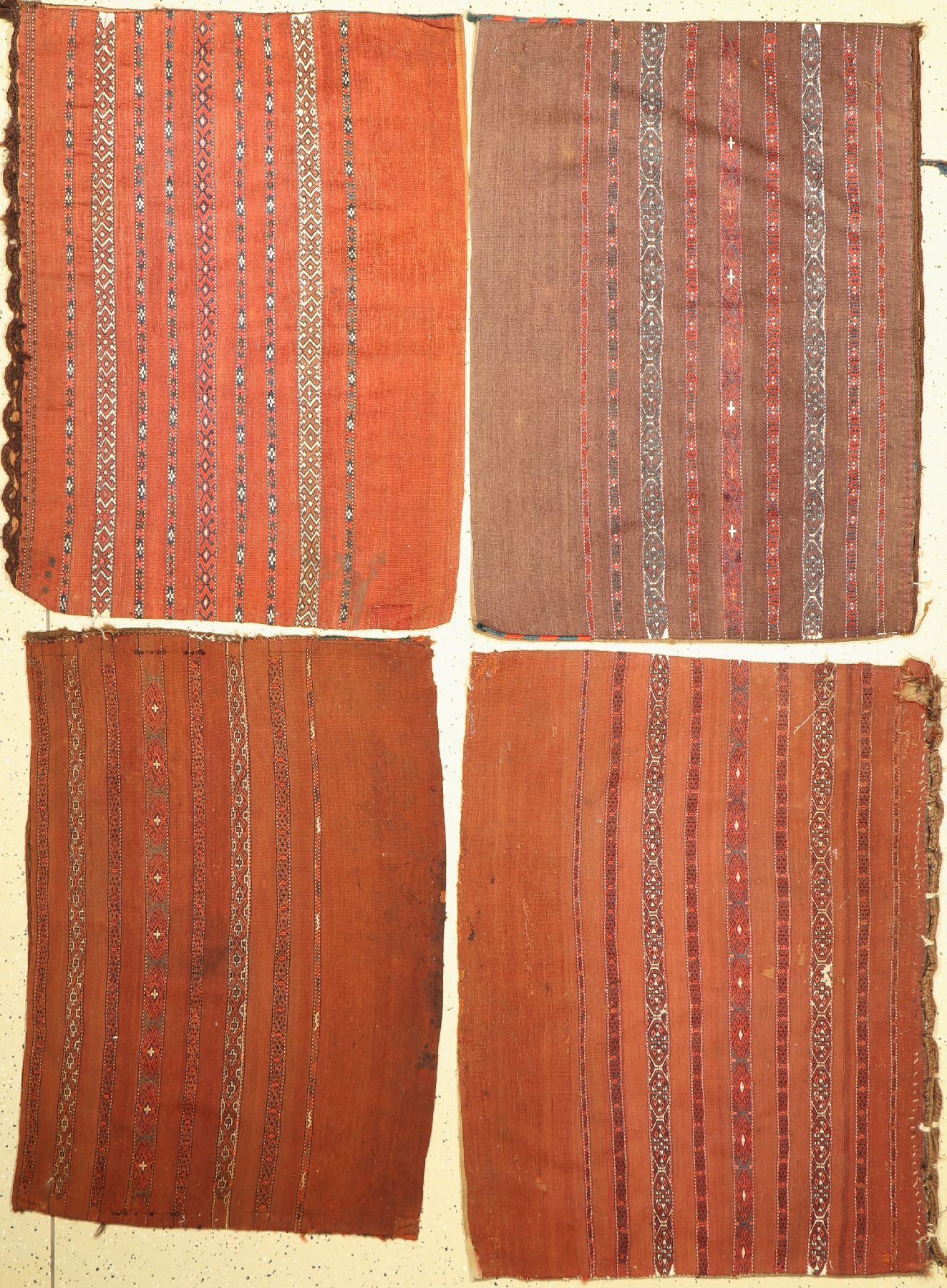 4 alte Djowal, Turkmenistan, um 1960, Wolle auf Wolle, ca. 110 x 80 cm, alte Restaurierungen, Fleckig