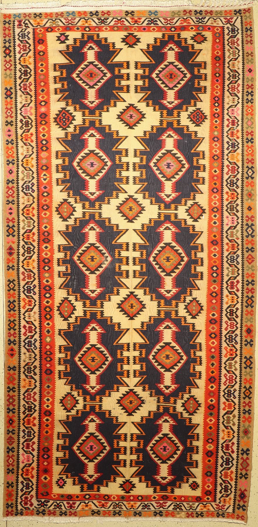 Bachtiar Kelim, Persien, ca. 60 Jahre, Wolle auf Baumwolle, ca. 400 x 197 cm, Leicht verfärbt und Fleckig