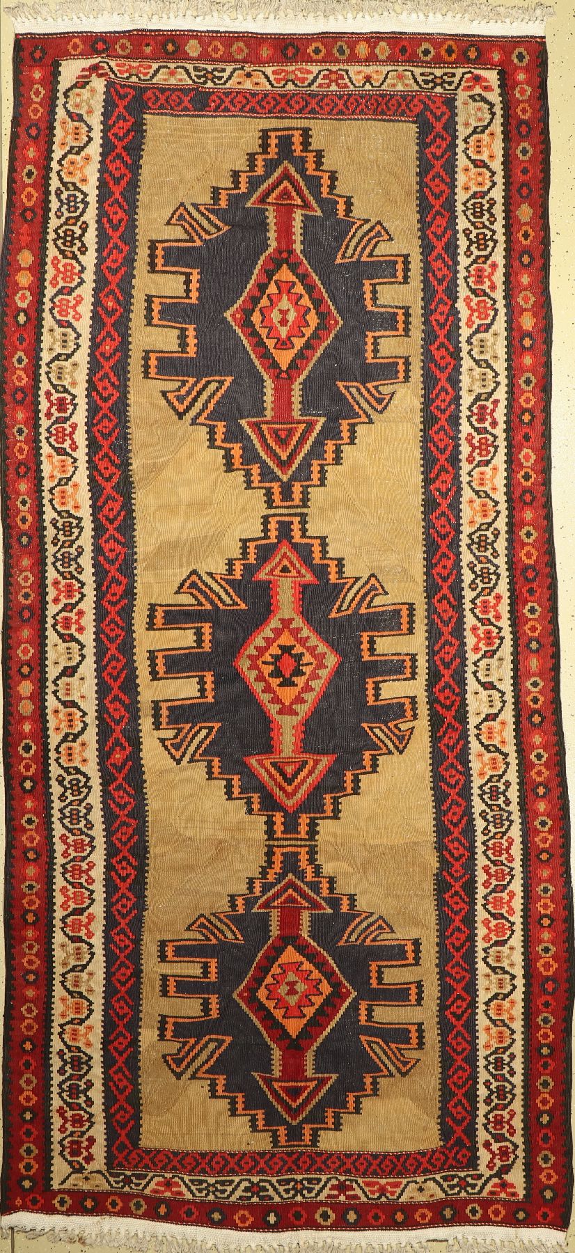 Bachtiar Kelim, Persien, ca. 60 Jahre, Wolle auf Baumwolle, ca. 300 x 150 cm, verschmutzt