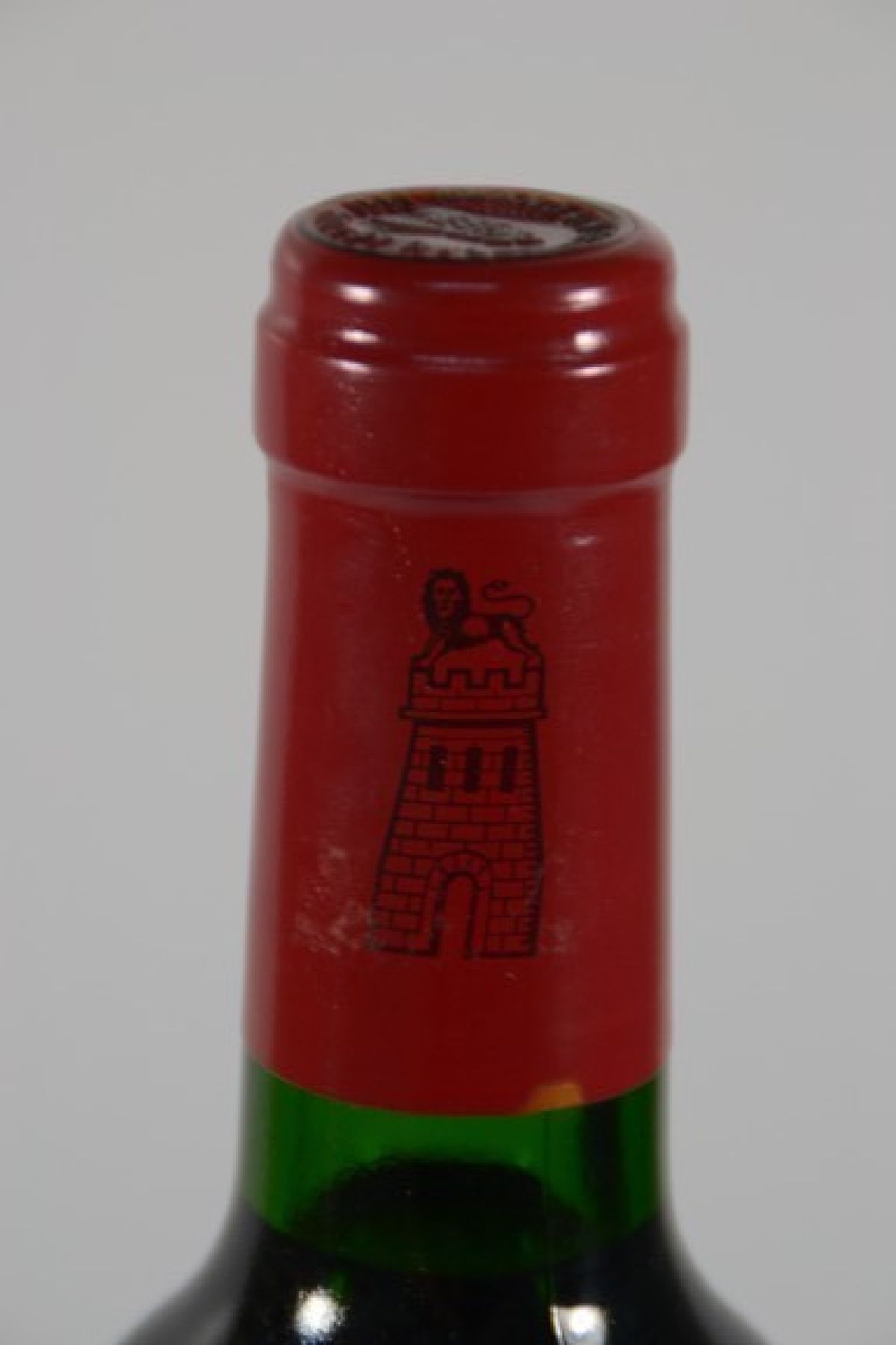 Detail b: 1 Flasche Chateau Latour 1991, Premier Grand Cru Classe, ca. 75cl, 12.5% vol., Füllstand into neck, unverkostet, Bewertung Wine Spectator 91/100 ...
