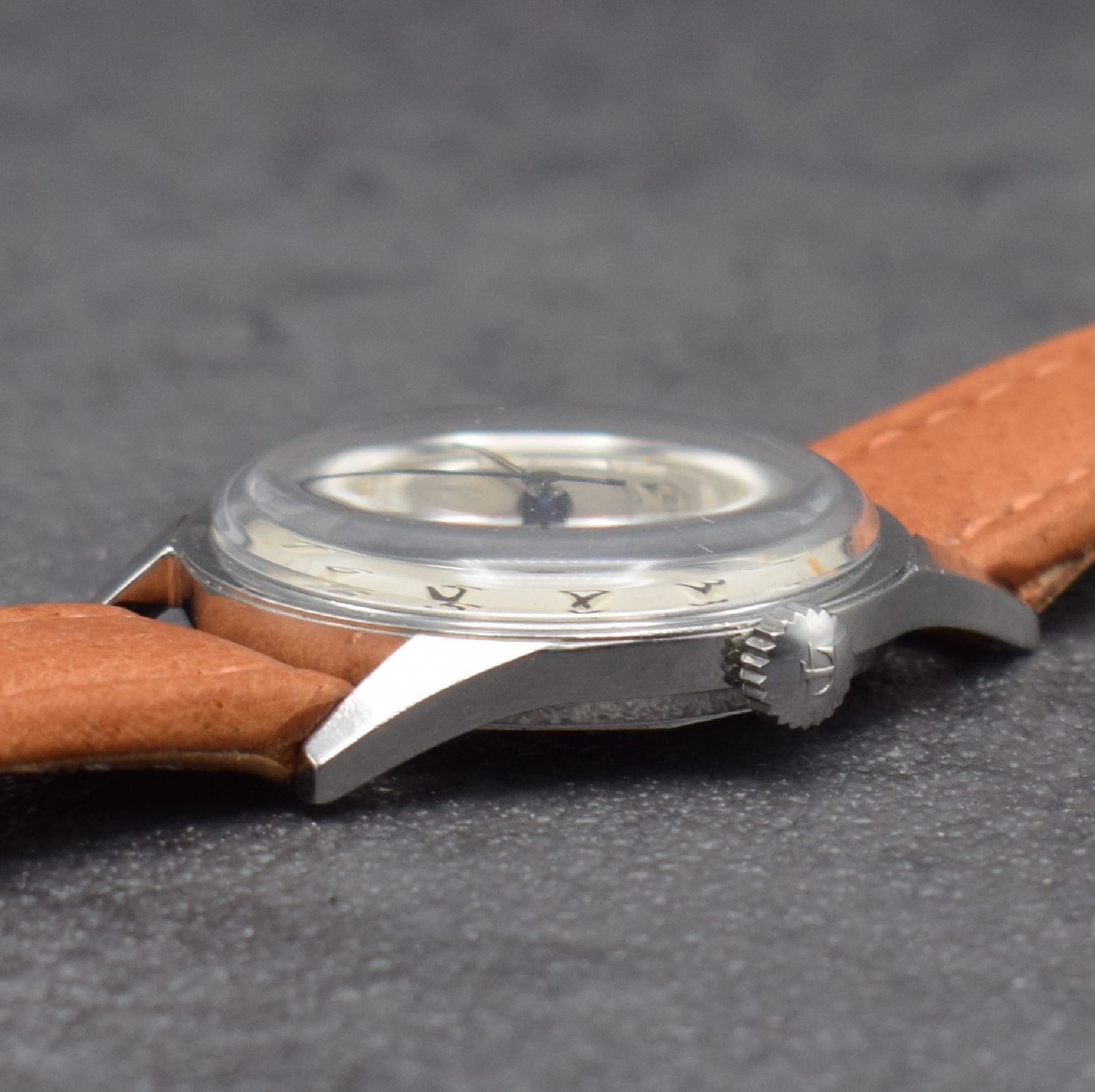 Detail d: TISSOT Seastar Herrenarmbanduhr in Stahl, Schweiz um 1960, Handaufzug, Ref. 41506, 2- teil. Geh., Boden m. entspr. Symbolik geschr., silb. Zifferbl. ...