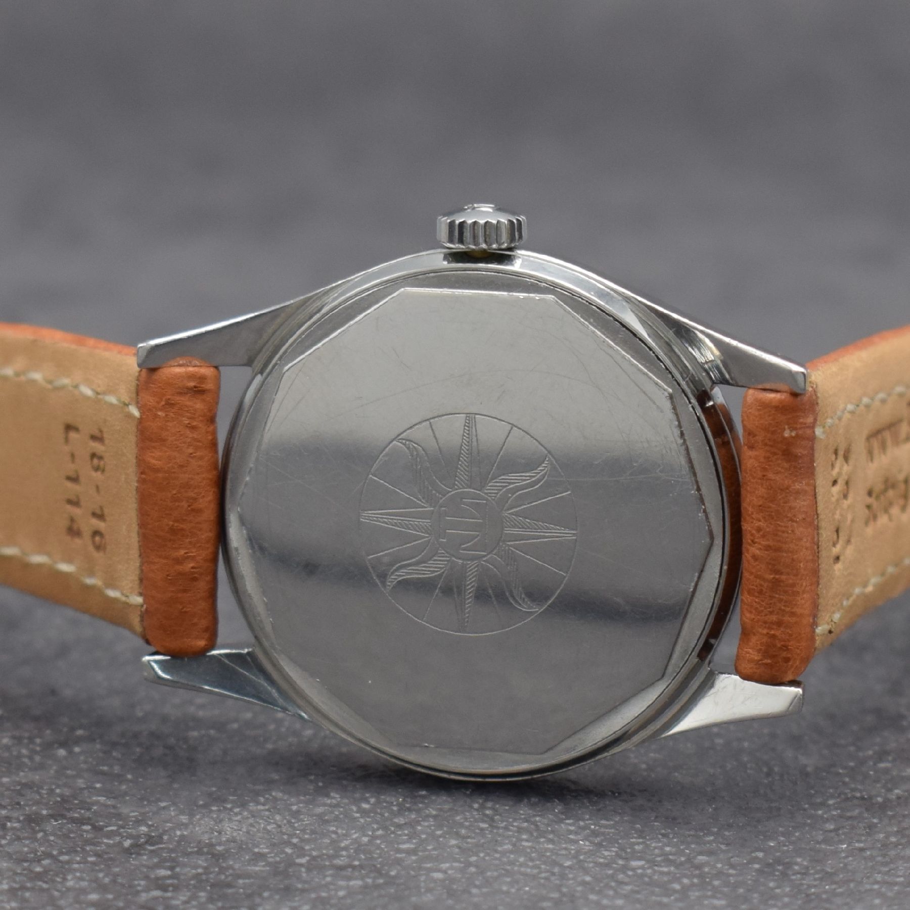 Detail e: TISSOT Seastar Herrenarmbanduhr in Stahl, Schweiz um 1960, Handaufzug, Ref. 41506, 2- teil. Geh., Boden m. entspr. Symbolik geschr., silb. Zifferbl. ...