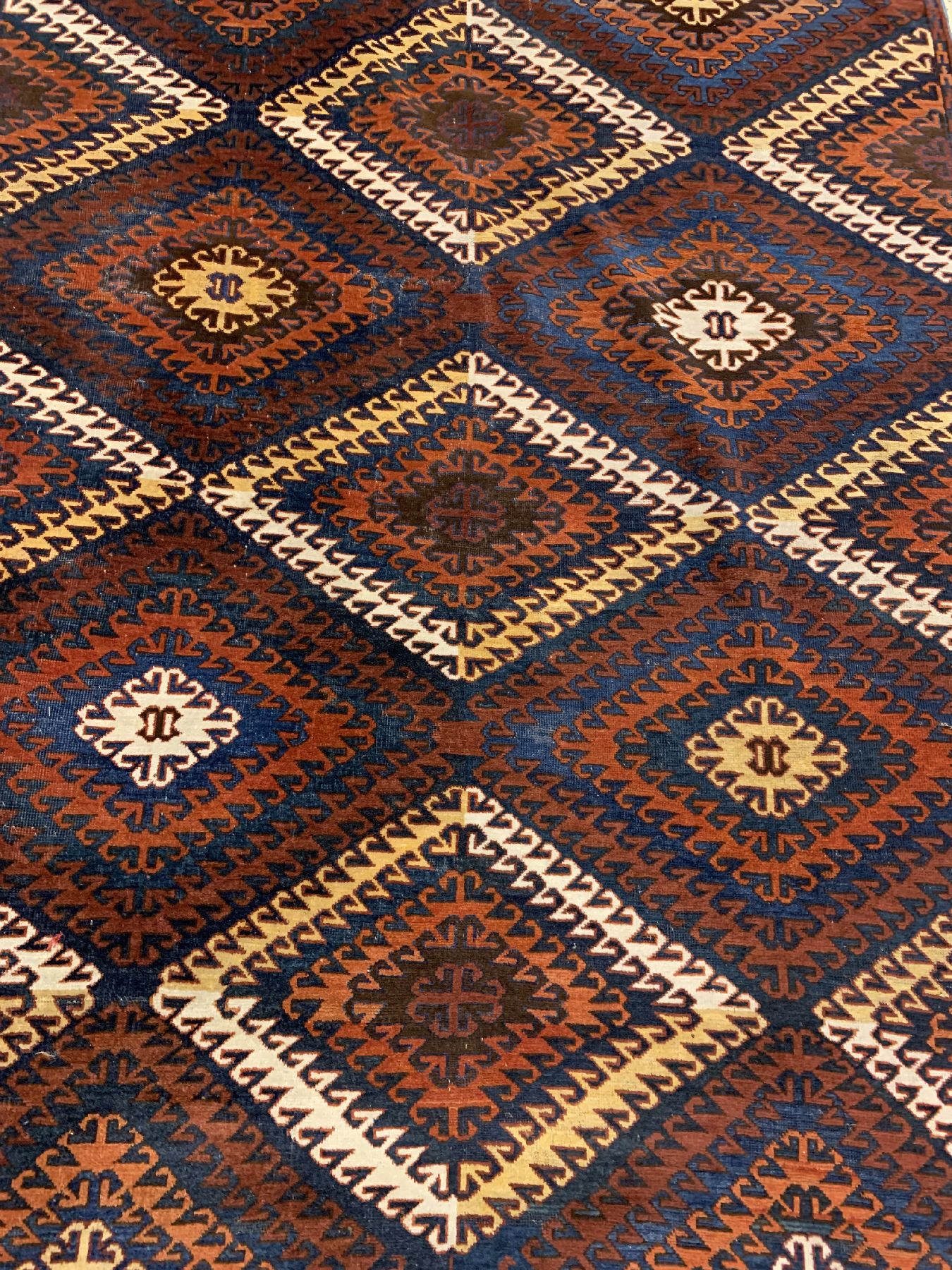 Detail a: Seltener Antiker Karakalpak, Zentralasien, 19 Jhd., Wolle geknüpft auf Wolle, ca, 225 x 156 cm, EHZ: 3(Altersbedingt guter Zustand).