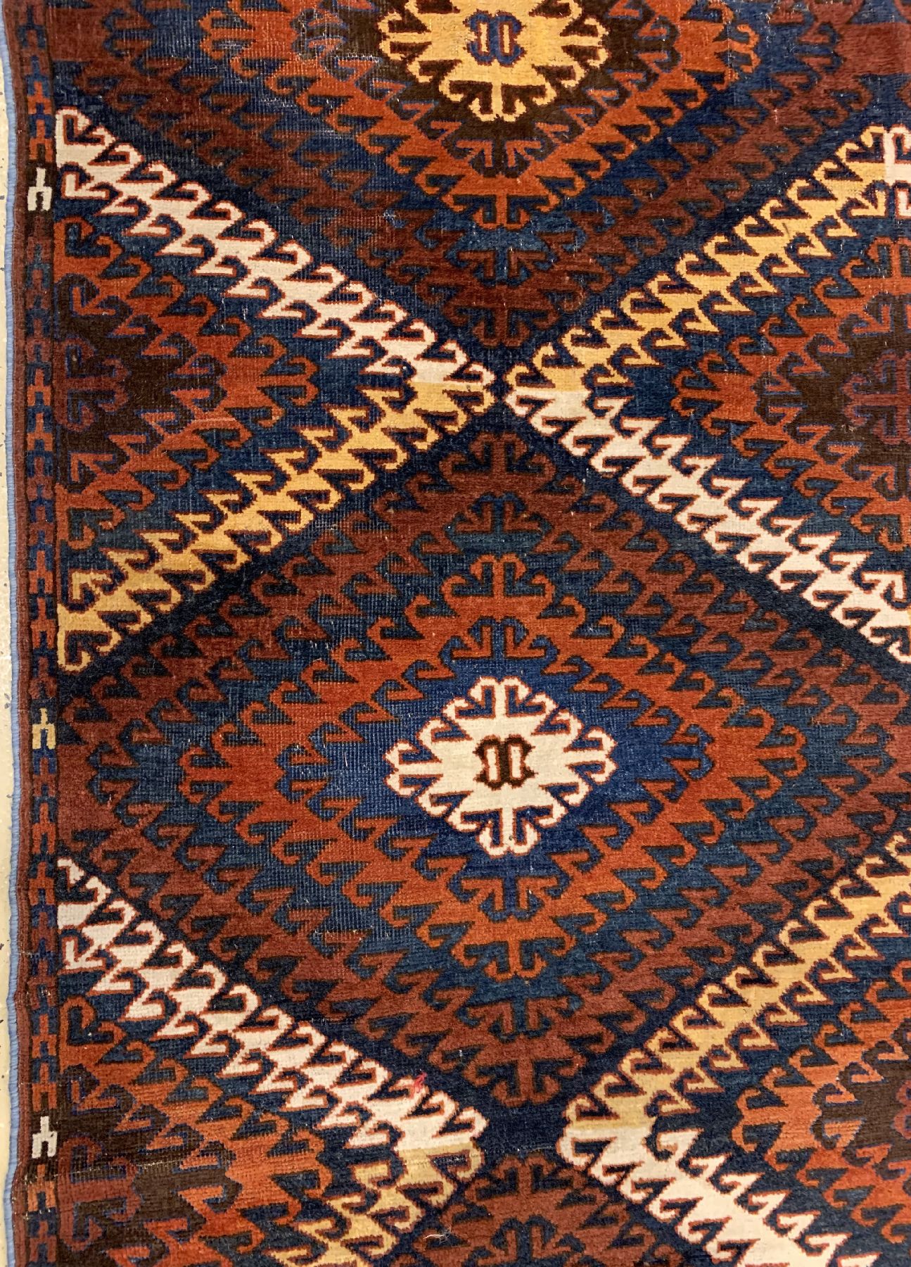 Detail b: Seltener Antiker Karakalpak, Zentralasien, 19 Jhd., Wolle geknüpft auf Wolle, ca, 225 x 156 cm, EHZ: 3(Altersbedingt guter Zustand).