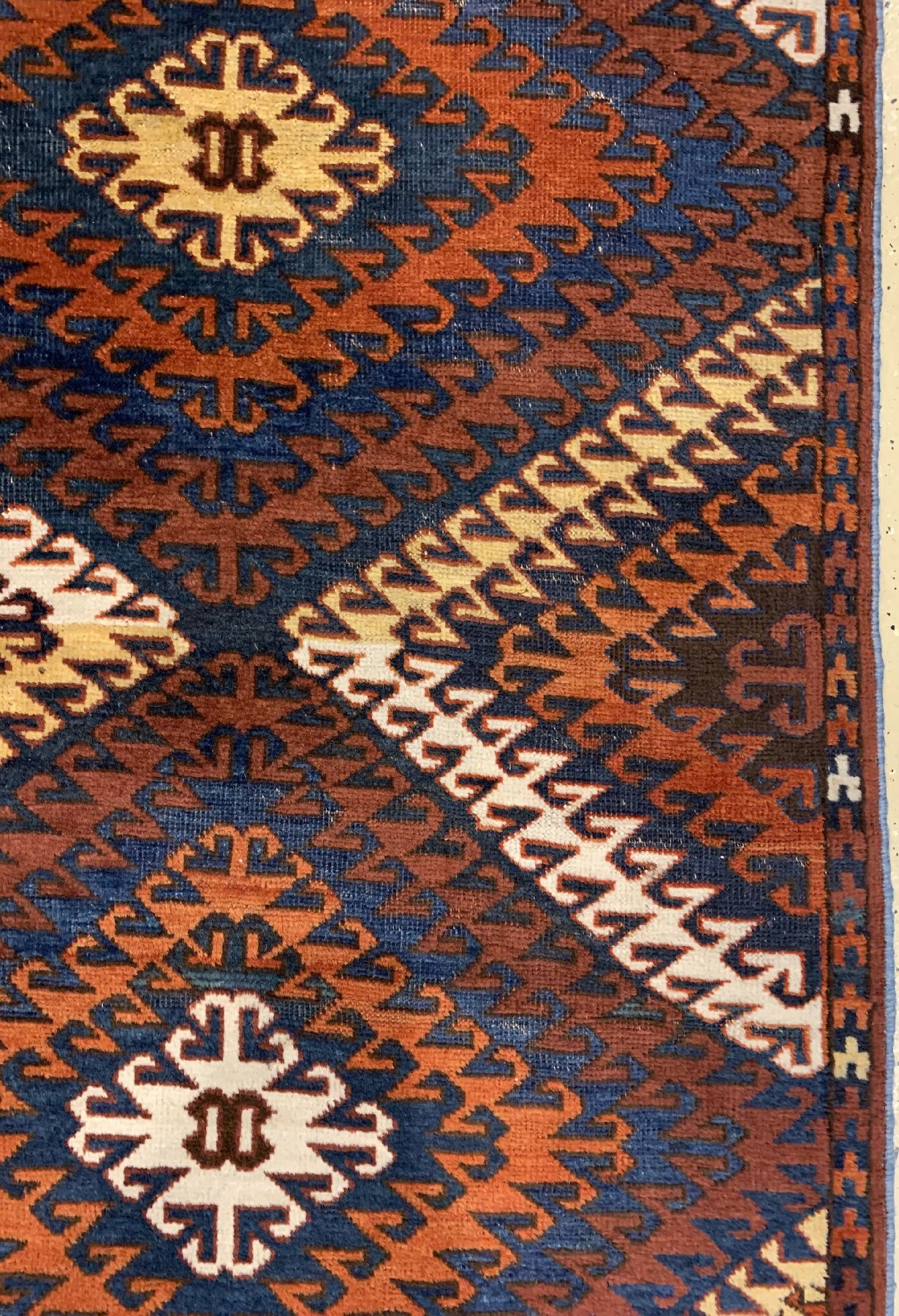Detail c: Seltener Antiker Karakalpak, Zentralasien, 19 Jhd., Wolle geknüpft auf Wolle, ca, 225 x 156 cm, EHZ: 3(Altersbedingt guter Zustand).