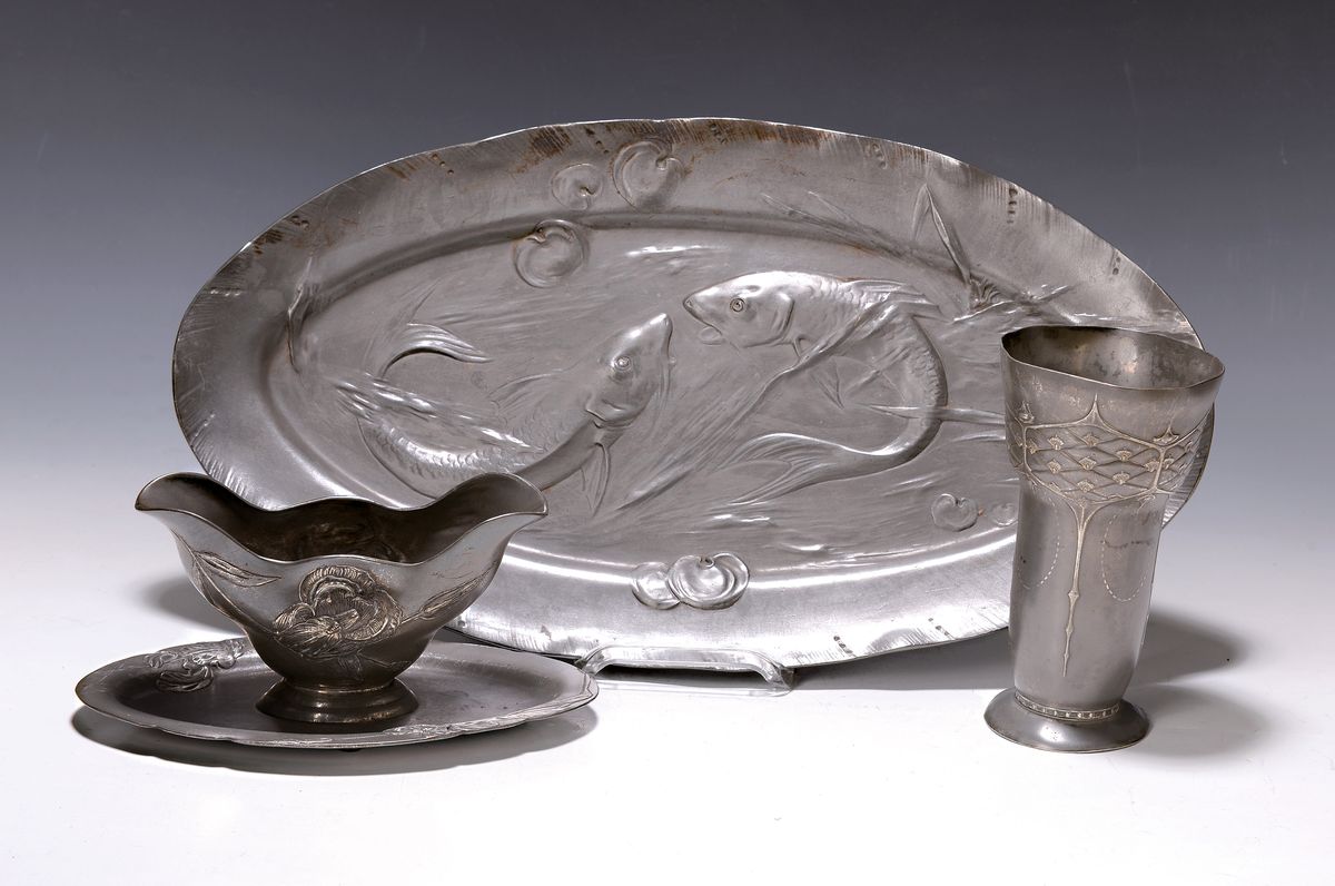3 Teile Jugendstilzinn, deutsch, um 1900, a. ovale Platte Dautzenberg, Fischdekor, L. 46 cm, b. Sauciere, ca. 10 x 21 cm, c. Pokal, Norica Metall, 15 ...