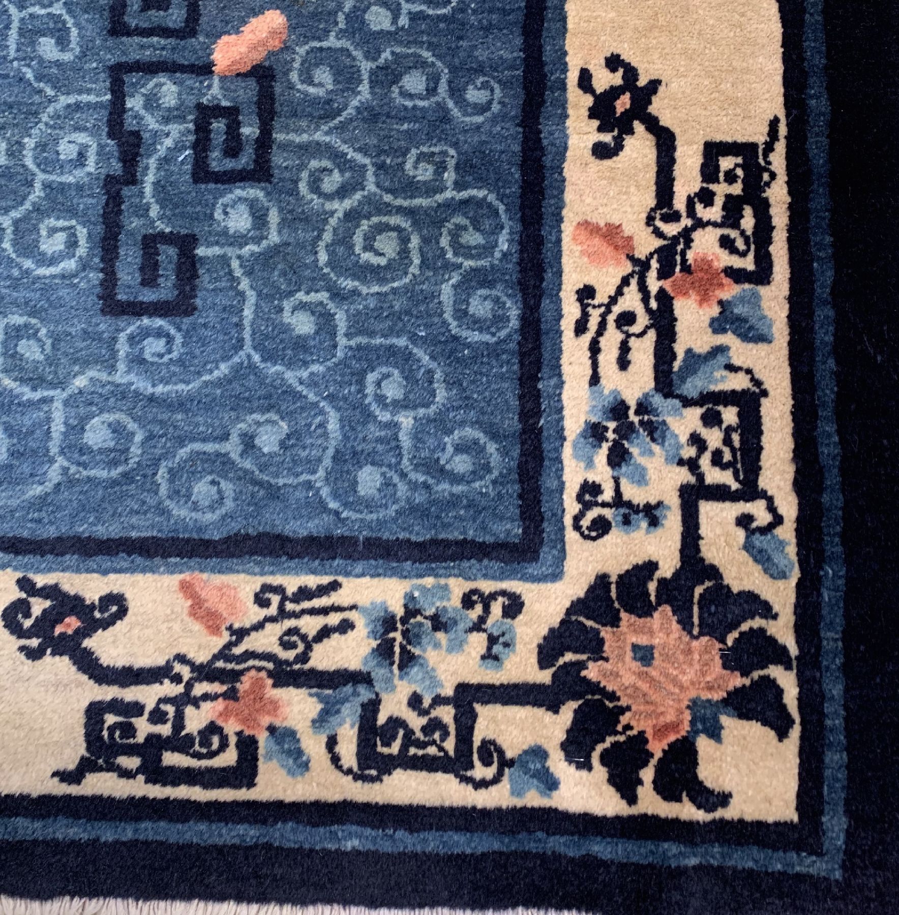 Detail b: Antiker Peking, China,um 1910, Wolle geknüpft auf Baumwolle,ca. 171 x 124 cm,EHZ:2(guter zustand).