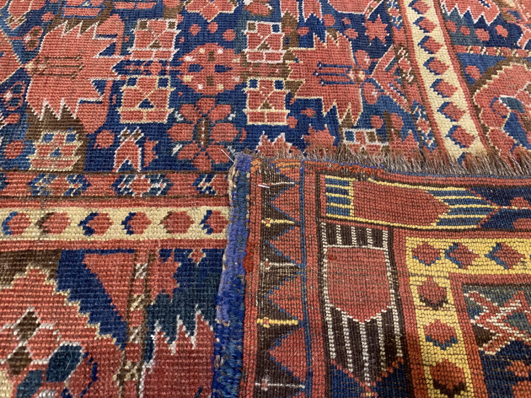 Detail c: Beschir antik, Turkmenistan, Ende 19.Jhd, Wolle geknüpft auf Wolle, ca. 304 x 175 cm, Mittlere Gebrauchsspuren, alte Restaurierungen