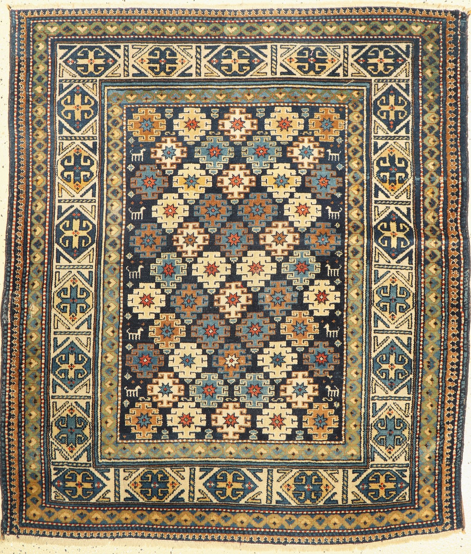 Schirwan antik, Kaukasus, um 1900, Wolle auf Wolle, ca. 146 x 125 cm, mittlere Gebrauchsspuren