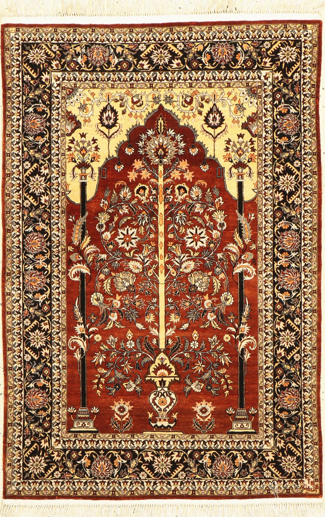 Hererke Seide fein, China, ca. 40 Jahre, reine Naturseide, ca. 97 x 63 cm, ca. 1,7 Mio.Kn/qm, guter Zustand