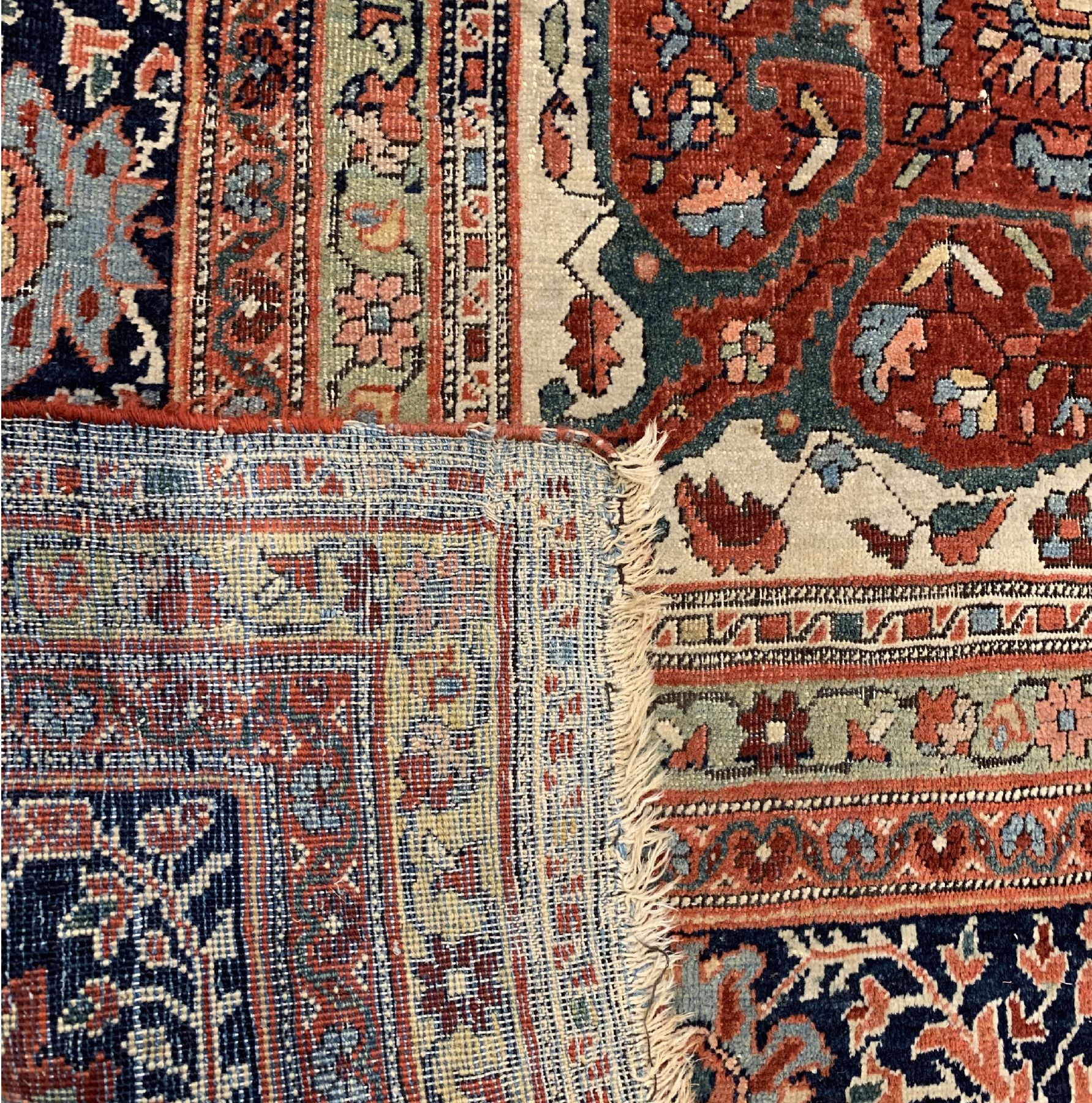 Detail e: Großformatiger antiker Farahan, Westpersien, 19.Jhd., Wolle geknüpft auf Baumwolle, wuchtiges Medallion auf rostrotem Feld, ca, 440 x 330 cm, ...
