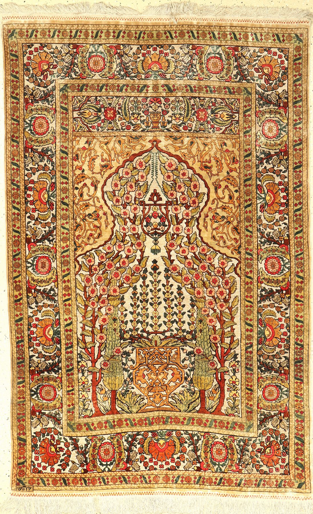Feiner signierter Seiden Hereke, Türkei, um 1950, reine Naturseide mit Metallbroschierung, ca. 157 x 102 cm, ca. 1 Mio Kn/qm, EHZ: 2 (guter ...