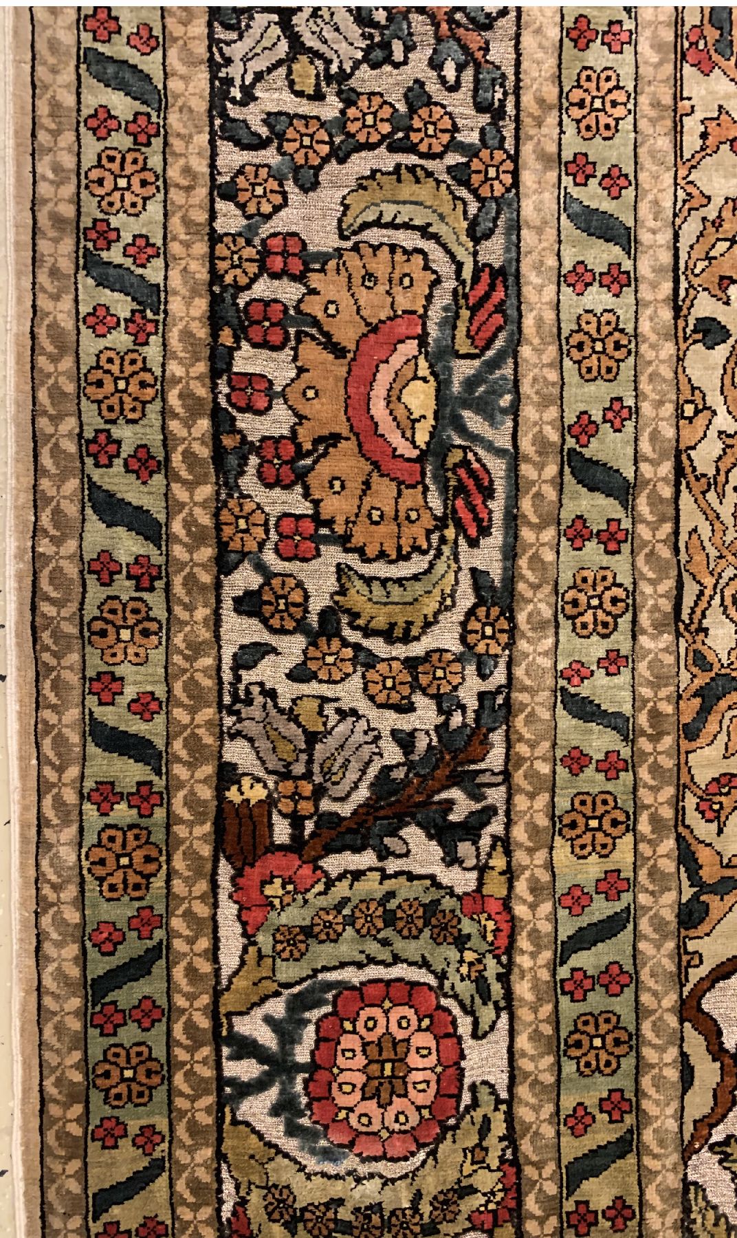 Detail d: Feiner signierter Seiden Hereke, Türkei, um 1950, reine Naturseide mit Metallbroschierung, ca. 157 x 102 cm, ca. 1 Mio Kn/qm, EHZ: 2 (guter ...