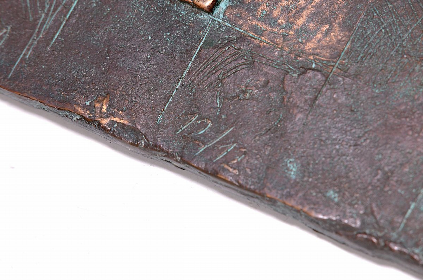 Detail a: Norbert Marten, 1953 Lingen , Bronzeskulptur, Dialog/Drama-Dreieck/Monolog, drei Skulpturen auf Bronzeplatte, 29x28.5 cm, Figuren ca. 15-16 cm, ...