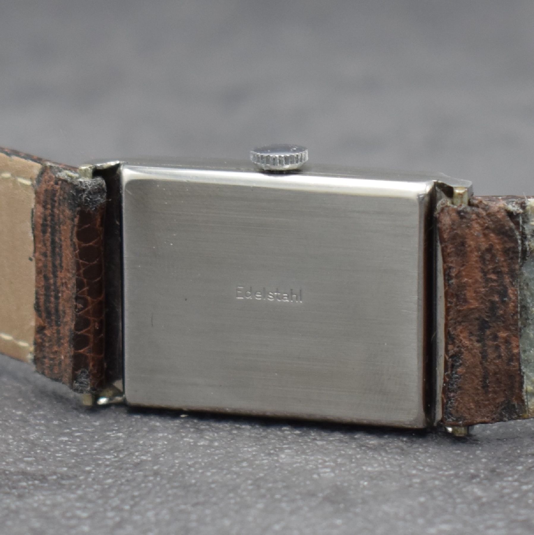 Detail d: HANHART Anker Herrenarmbanduhr in Edelstahl, Deutschland um 1930, Handaufzug, 2-teil. Gehäuse, Boden aufgedr., kupferfarb. Zifferbl. m. arab. Zahlen ...