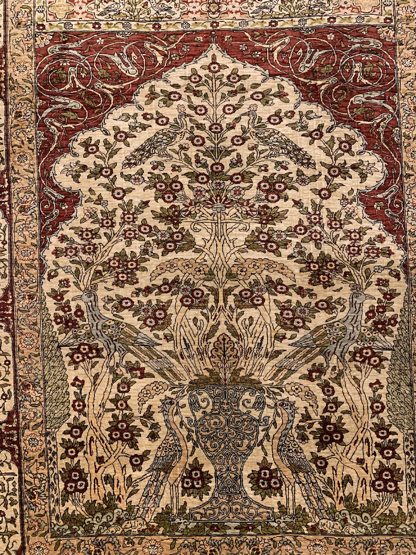 Detail a: Feiner Seiden Hereke Özipek alt signiert, Türkei, um 1950, reine Naturseide, ca. 136 x 103 cm, EHZ:2(guter Zustand).