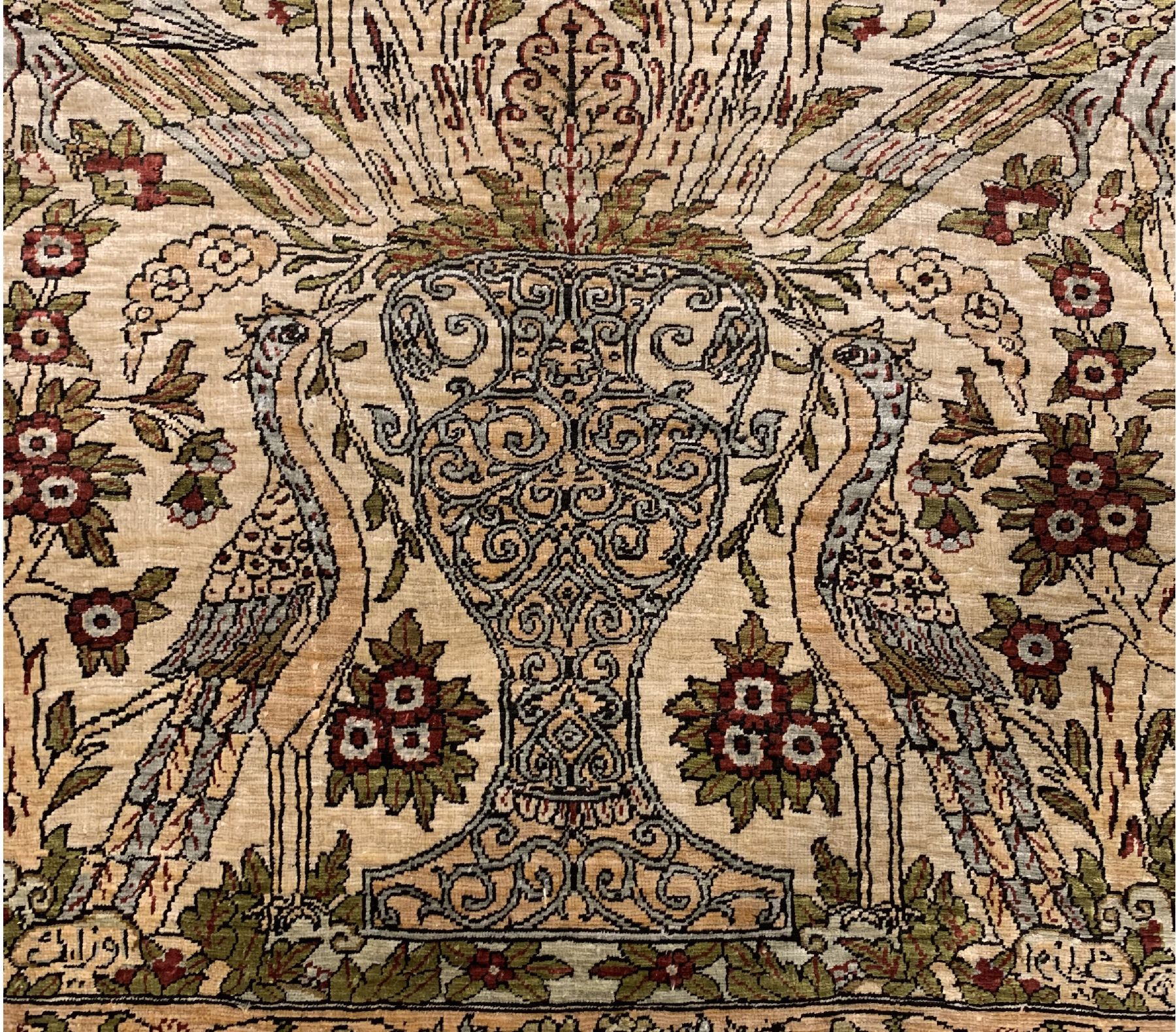 Detail b: Feiner Seiden Hereke Özipek alt signiert, Türkei, um 1950, reine Naturseide, ca. 136 x 103 cm, EHZ:2(guter Zustand).