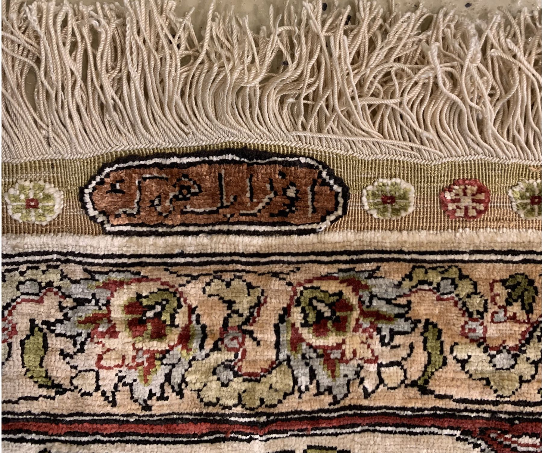 Detail d: Feiner Seiden Hereke Özipek alt signiert, Türkei, um 1950, reine Naturseide, ca. 136 x 103 cm, EHZ:2(guter Zustand).