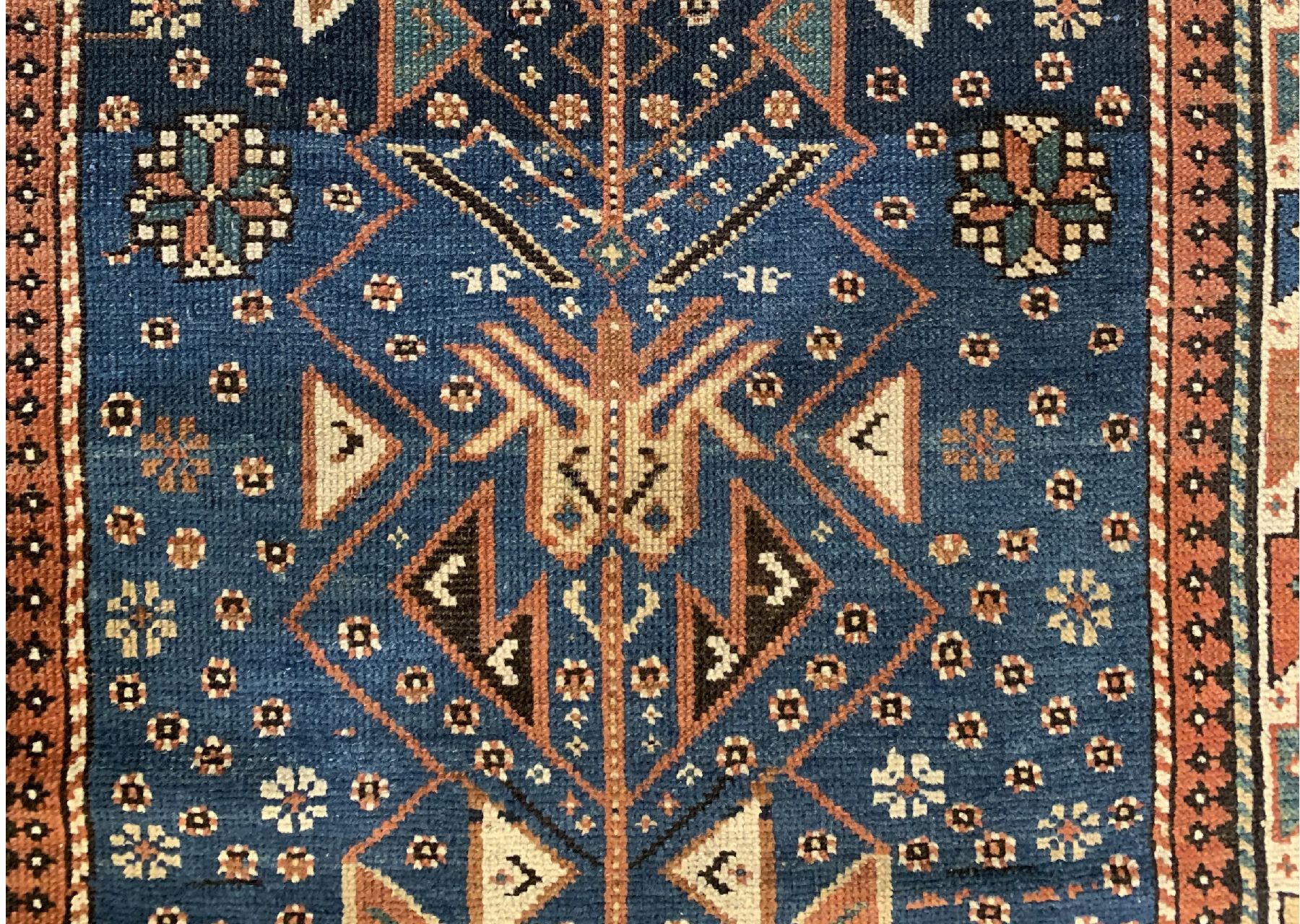Detail b: Antiker Schirwan,Ostkaukasus,19 Jhd. Wolle geknüpft auf Wolle, ca. 165 x 94 cm,EHZ:3