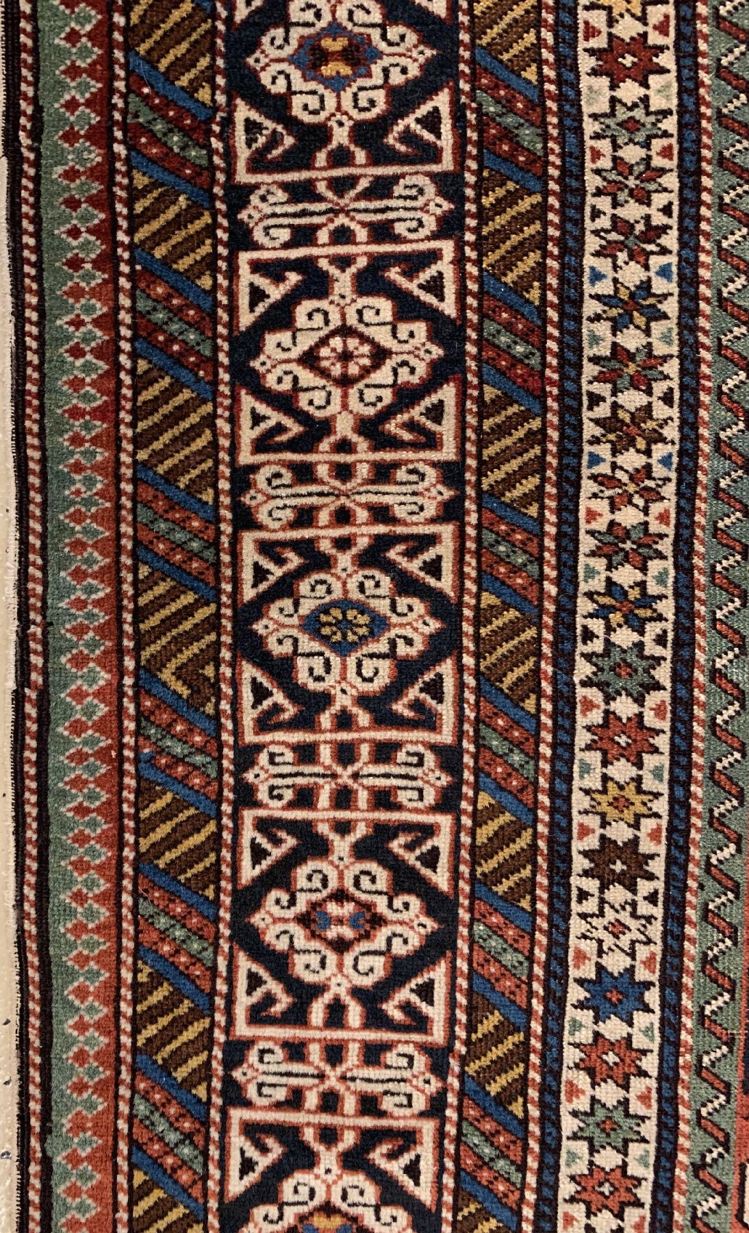Detail c: Antiker Perepedil, Ostkaukasus Schirwan-Gebit, 19 Jhd. Wolle geknüpft auf Wolle, klassisches Muster und kufische Bordüre, ca, 155 x 107 cm, ...