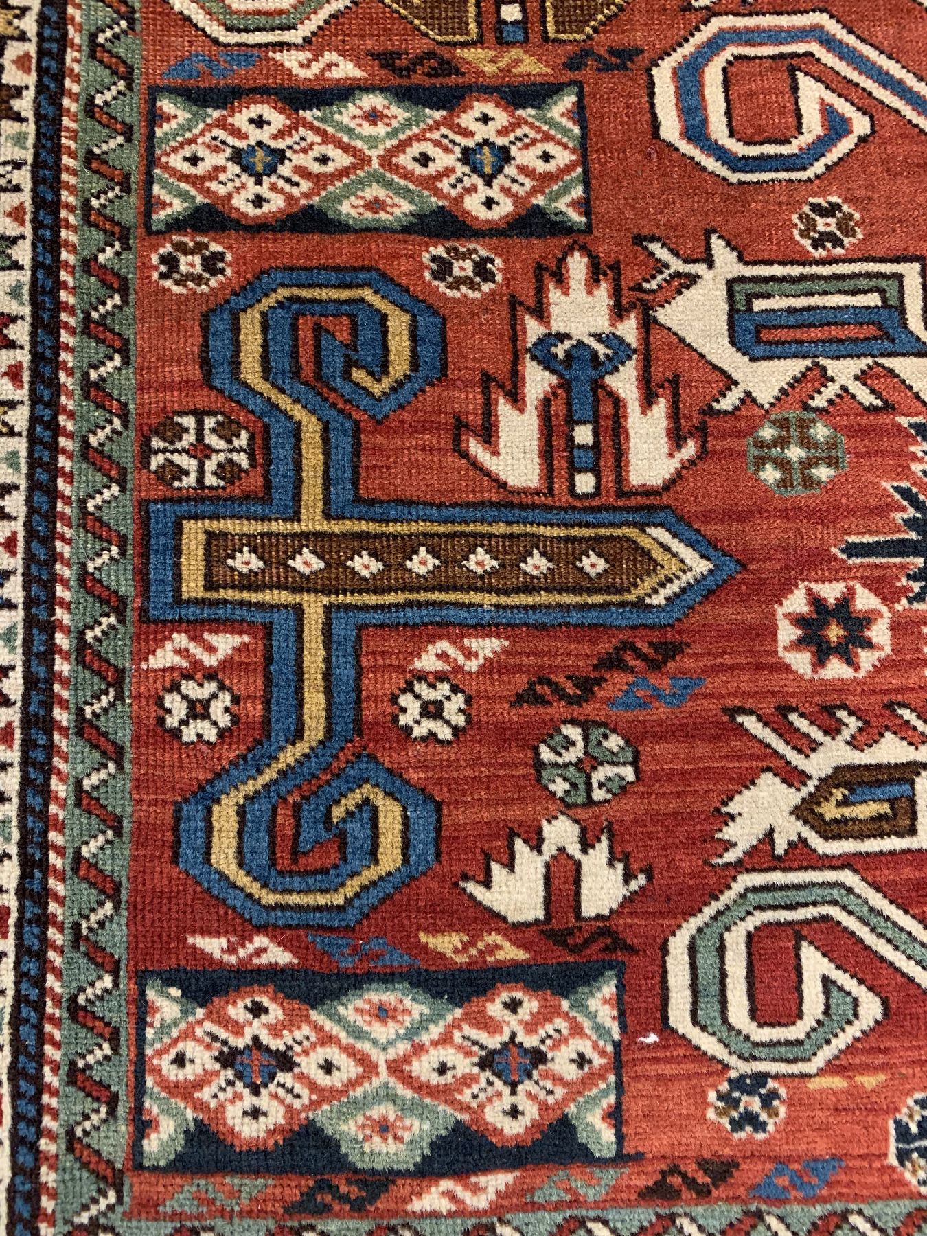 Detail d: Antiker Perepedil, Ostkaukasus Schirwan-Gebit, 19 Jhd. Wolle geknüpft auf Wolle, klassisches Muster und kufische Bordüre, ca, 155 x 107 cm, ...