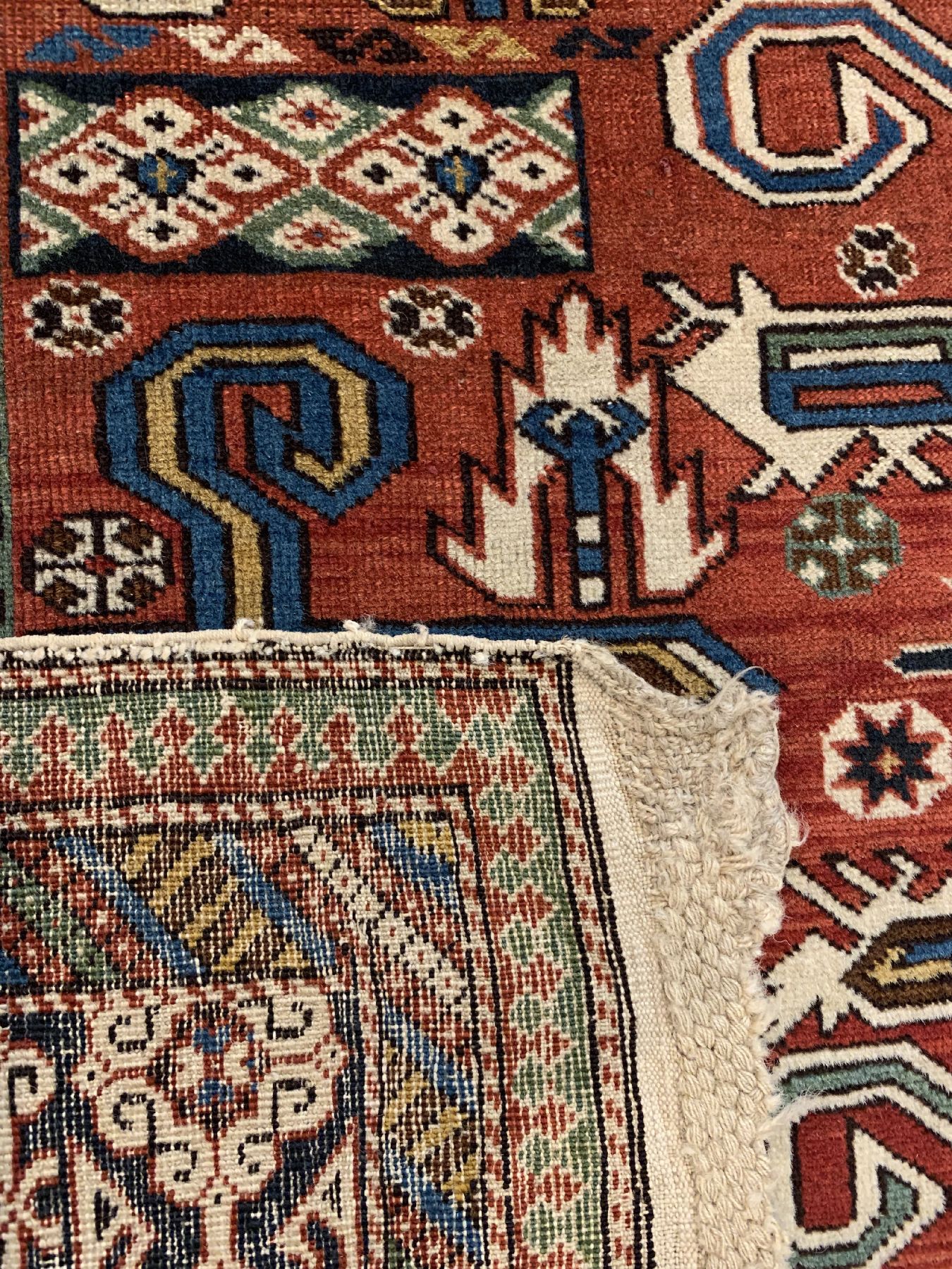 Detail e: Antiker Perepedil, Ostkaukasus Schirwan-Gebit, 19 Jhd. Wolle geknüpft auf Wolle, klassisches Muster und kufische Bordüre, ca, 155 x 107 cm, ...