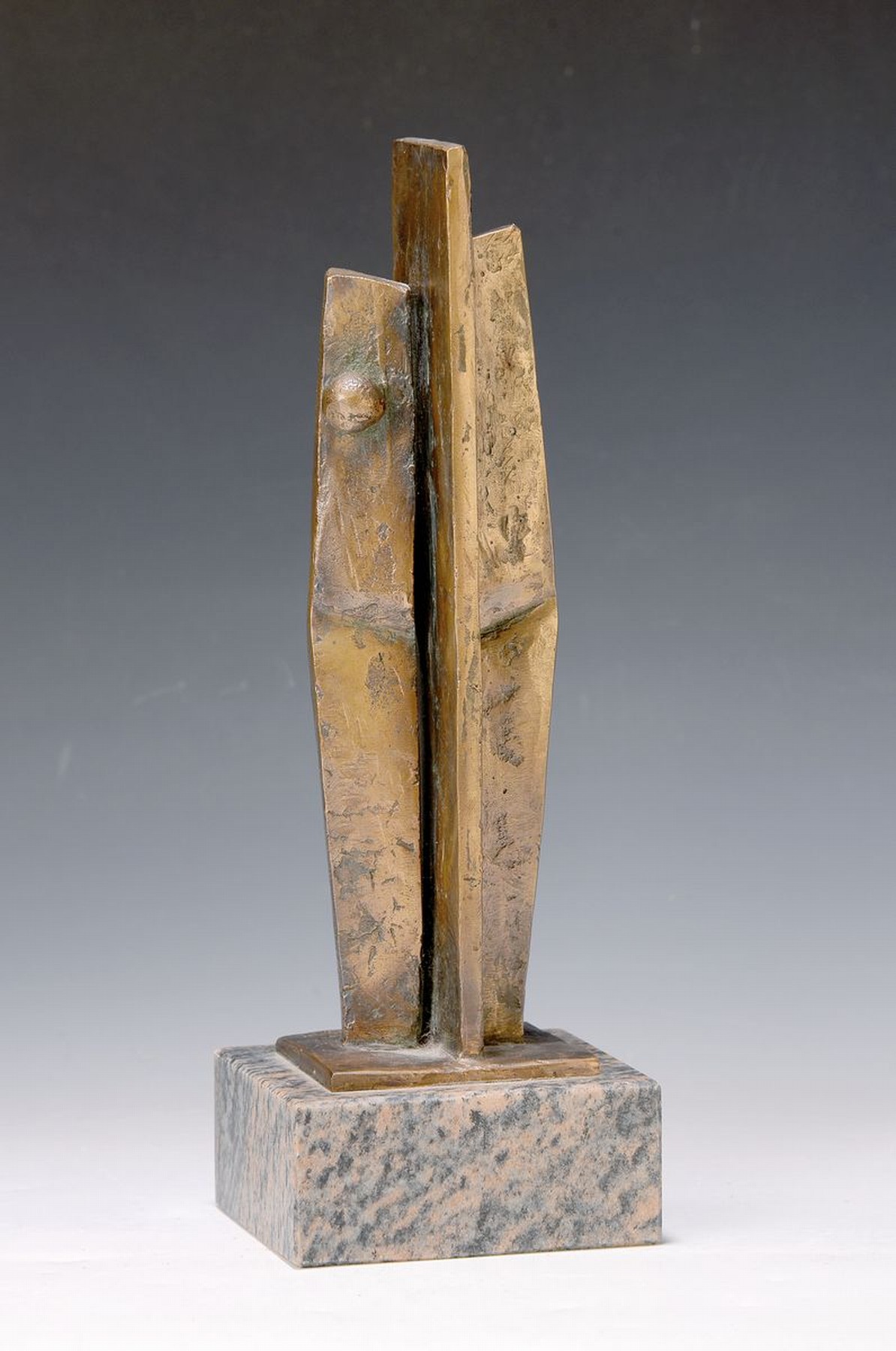 Erich Sauer, geb. 1931 Frankenthal, Studium Mannheim bei Elisabeth T. Veith, 1964 Eröffnung einer Bronzegiesserei in Frankenthal, 1868-71 Studium in ...