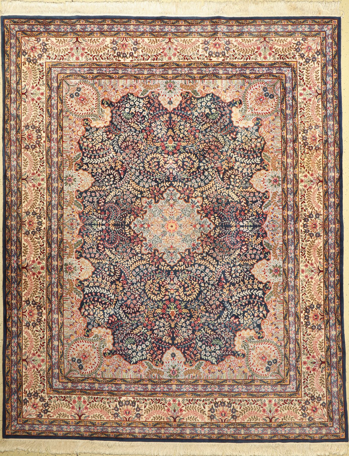 Kerman Kork fein, China, ca. 30 Jahre, Korkwolle, ca. 305 x 243 cm, guter Zustand