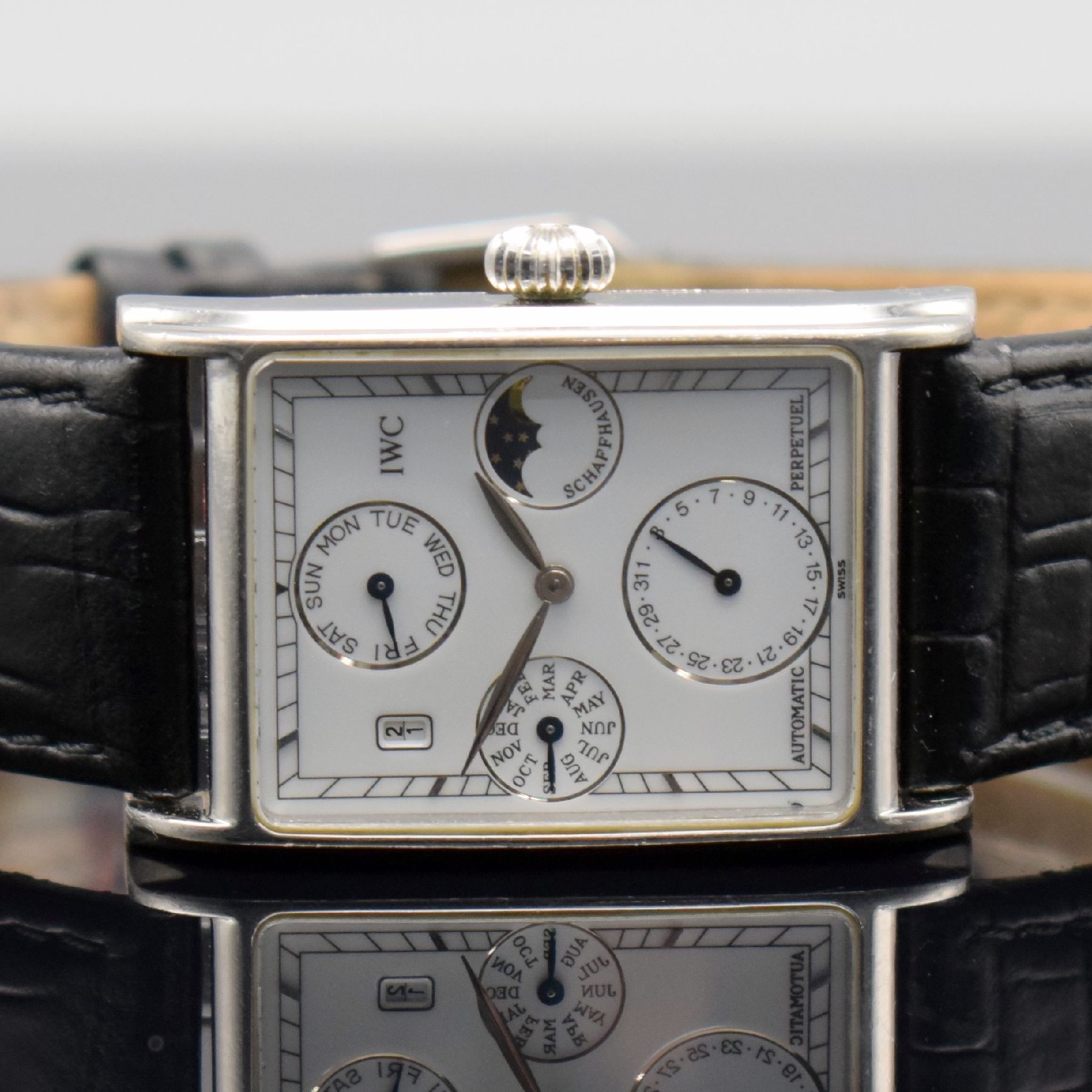Detail a: IWC Novecento seltene, astronomische Herrenarmbanduhr mit ewigem Kalender in Platin Referenz 3545, Schweiz um 1995, Automatik, in geringer Stückzahl ...