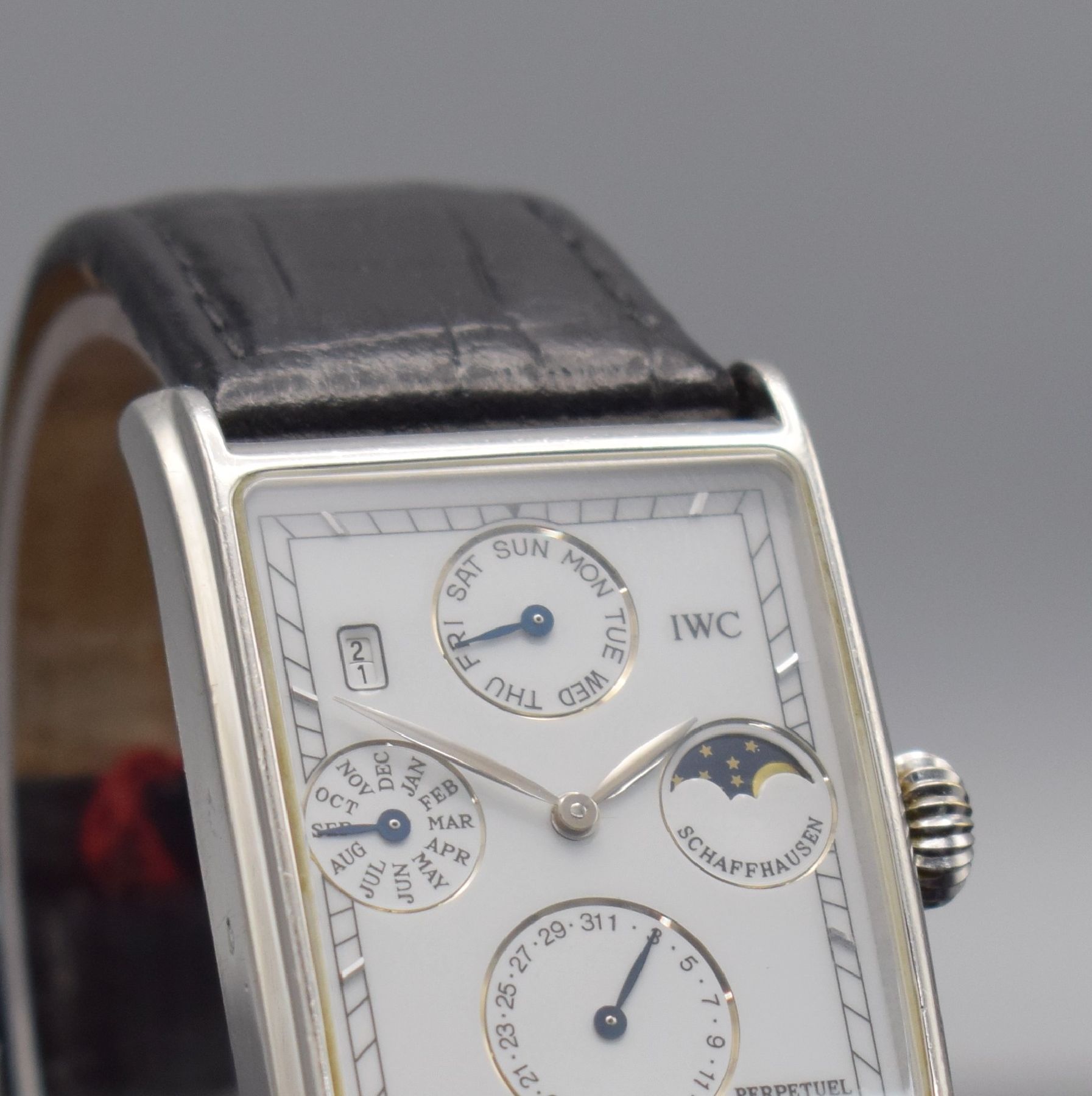 Detail c: IWC Novecento seltene, astronomische Herrenarmbanduhr mit ewigem Kalender in Platin Referenz 3545, Schweiz um 1995, Automatik, in geringer Stückzahl ...