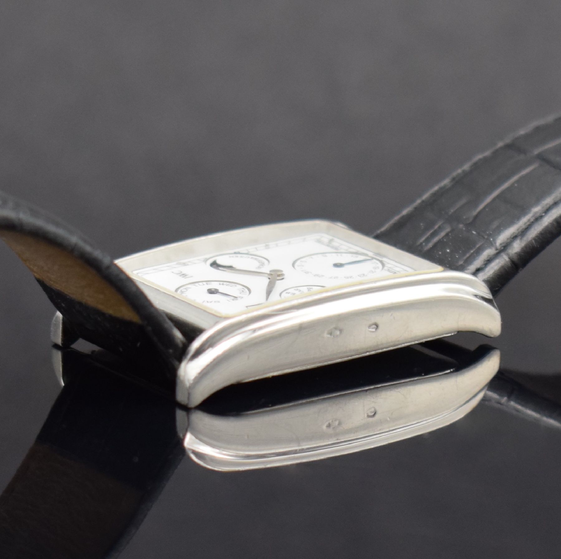 Detail e: IWC Novecento seltene, astronomische Herrenarmbanduhr mit ewigem Kalender in Platin Referenz 3545, Schweiz um 1995, Automatik, in geringer Stückzahl ...