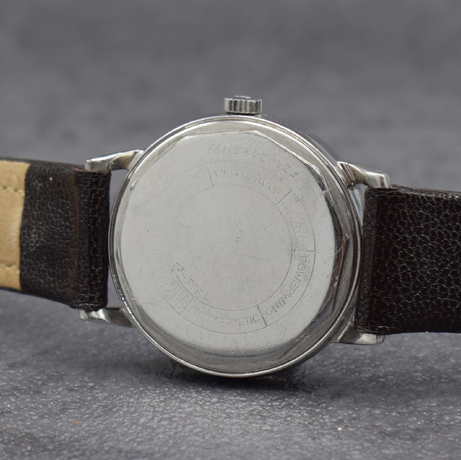 Detail e: MIDO Multifort Herrenarmbanduhr in Stahl, Schweiz um 1965, Automatik, Boden geschr., silb. Zifferbl. m. aufges. Std.-Ind., silb. Zeiger, Datum, verg. ...