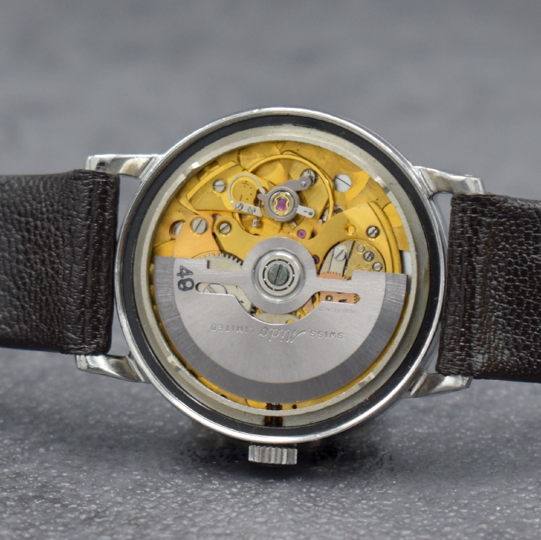 Detail g: MIDO Multifort Herrenarmbanduhr in Stahl, Schweiz um 1965, Automatik, Boden geschr., silb. Zifferbl. m. aufges. Std.-Ind., silb. Zeiger, Datum, verg. ...