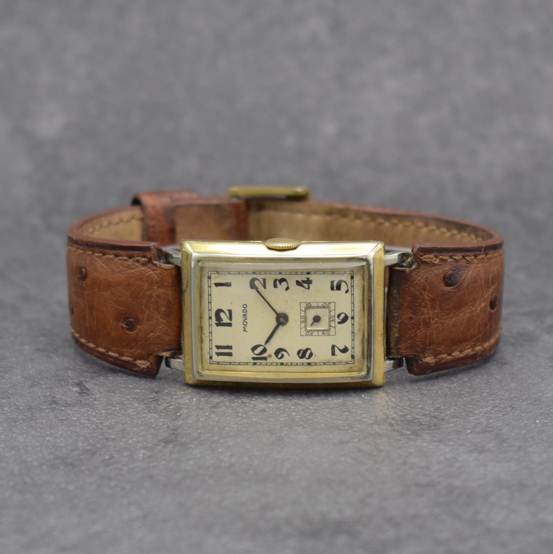 MOVADO Herrenarmbanduhr in GG 750/000, Schweiz um 1930, Handaufzug, 2-teil. Scharniergeh., Zifferbl. m. arab. Zahlen rest., schwarze Zeiger, Kal. ...