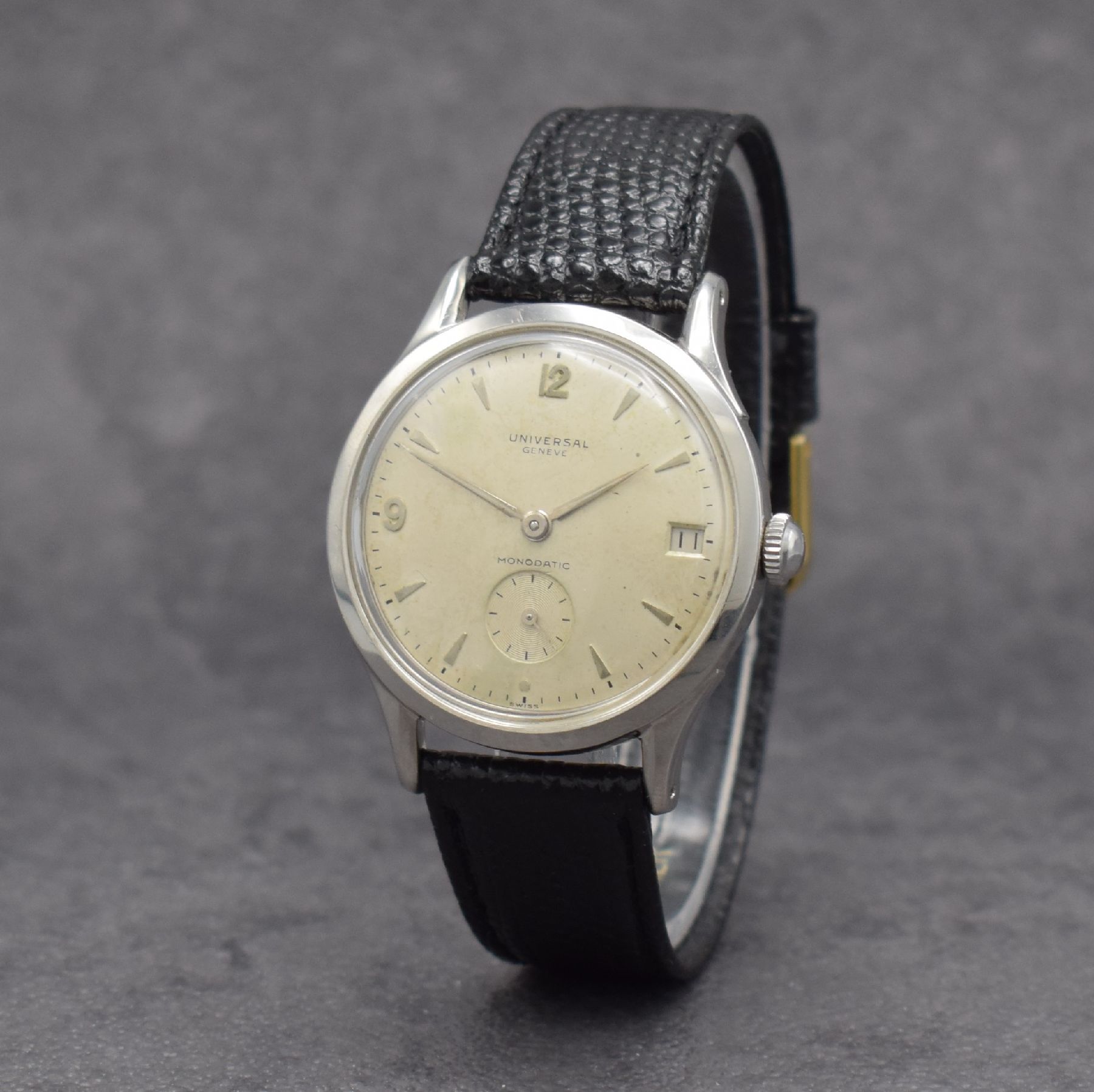 Detail i: UNIVERSAL GENEVE & ETERNA-MATIC 2 Herrenarmbanduhren in Stahl mit geschraubten Böden, Schweiz um 1955, 1) Universal Geneve Monodatic mit ...