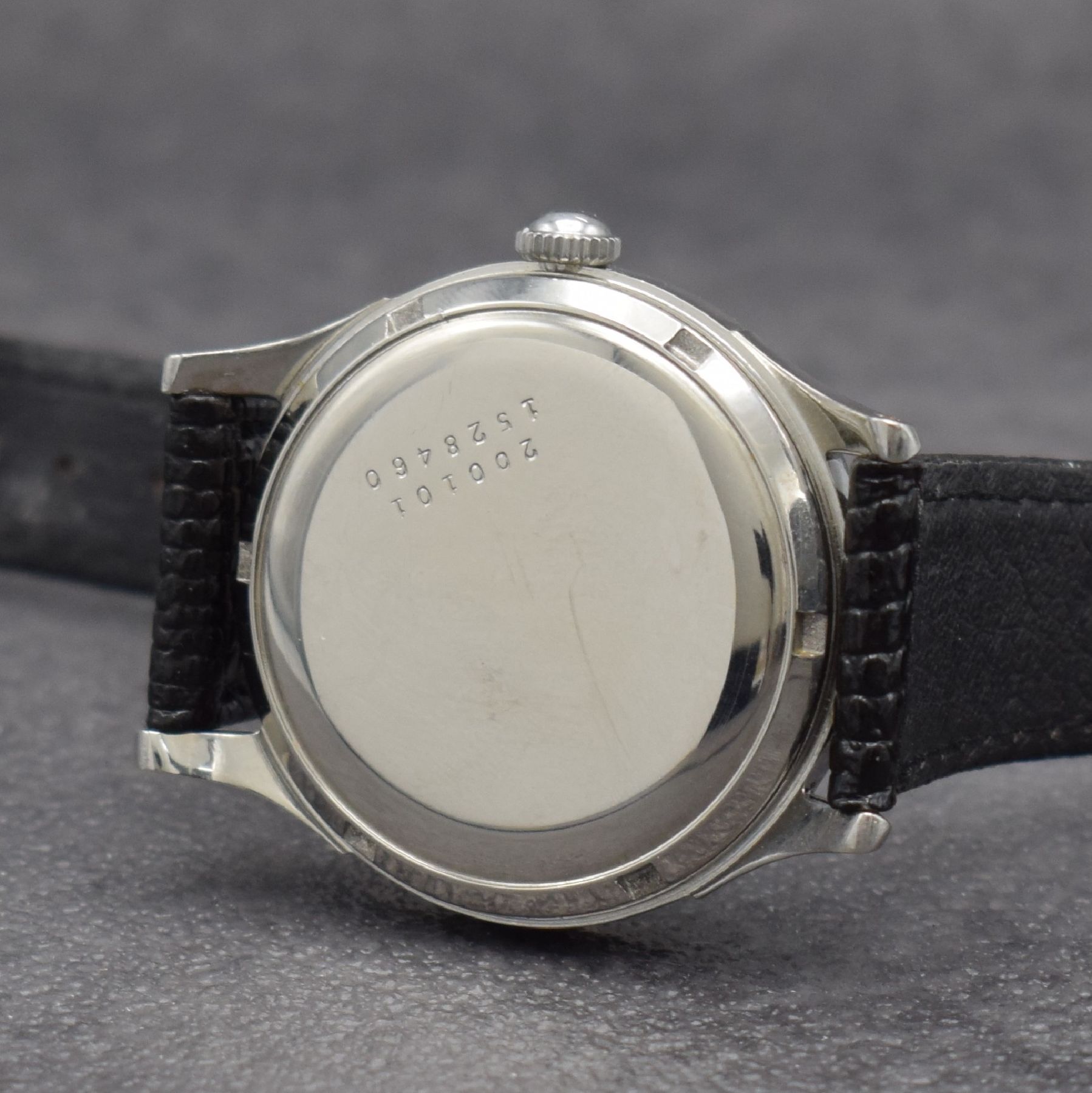 Detail j: UNIVERSAL GENEVE & ETERNA-MATIC 2 Herrenarmbanduhren in Stahl mit geschraubten Böden, Schweiz um 1955, 1) Universal Geneve Monodatic mit ...