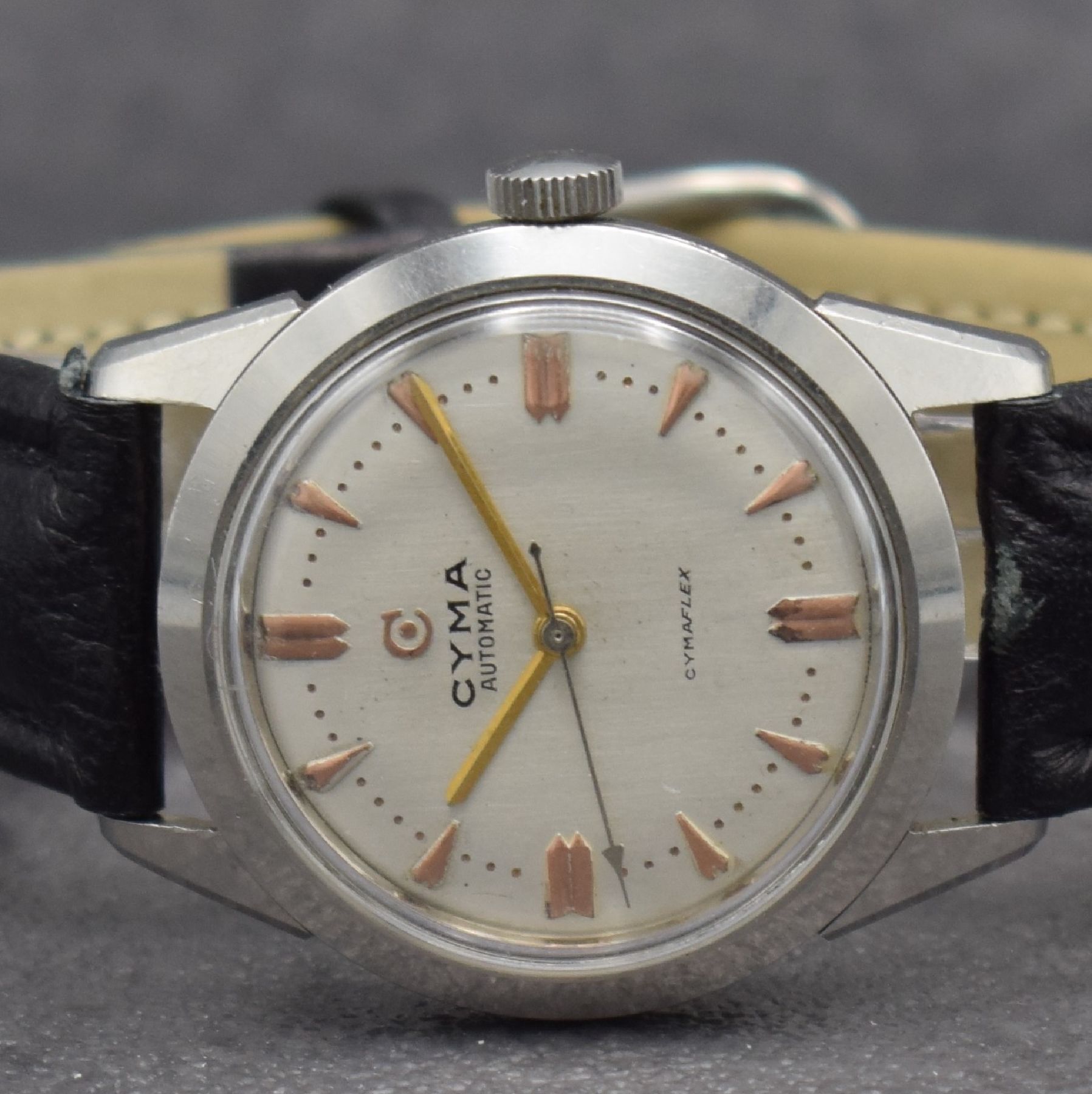 Detail a: Konvolut: 3 Herrenarmbanduhren, Schweiz um 1950 - 1960, 1) RECORD Watch Co, Automatik, verchr. Geh., Kal. 174, D. ca. 37 mm, 2) CYMA Cymaflex, ...