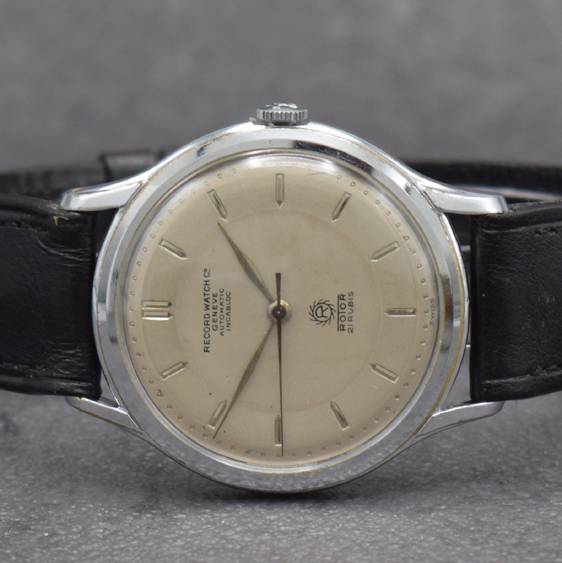 Detail f: Konvolut: 3 Herrenarmbanduhren, Schweiz um 1950 - 1960, 1) RECORD Watch Co, Automatik, verchr. Geh., Kal. 174, D. ca. 37 mm, 2) CYMA Cymaflex, ...