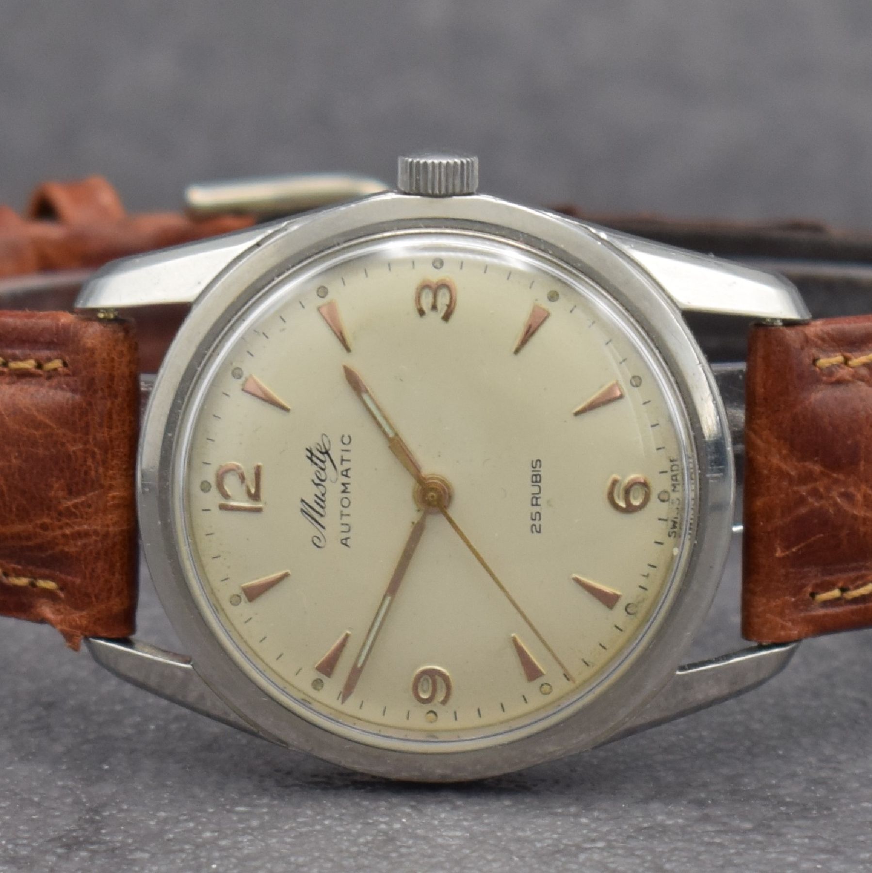 Detail l: Konvolut: 3 Herrenarmbanduhren, Schweiz um 1950 - 1960, 1) RECORD Watch Co, Automatik, verchr. Geh., Kal. 174, D. ca. 37 mm, 2) CYMA Cymaflex, ...