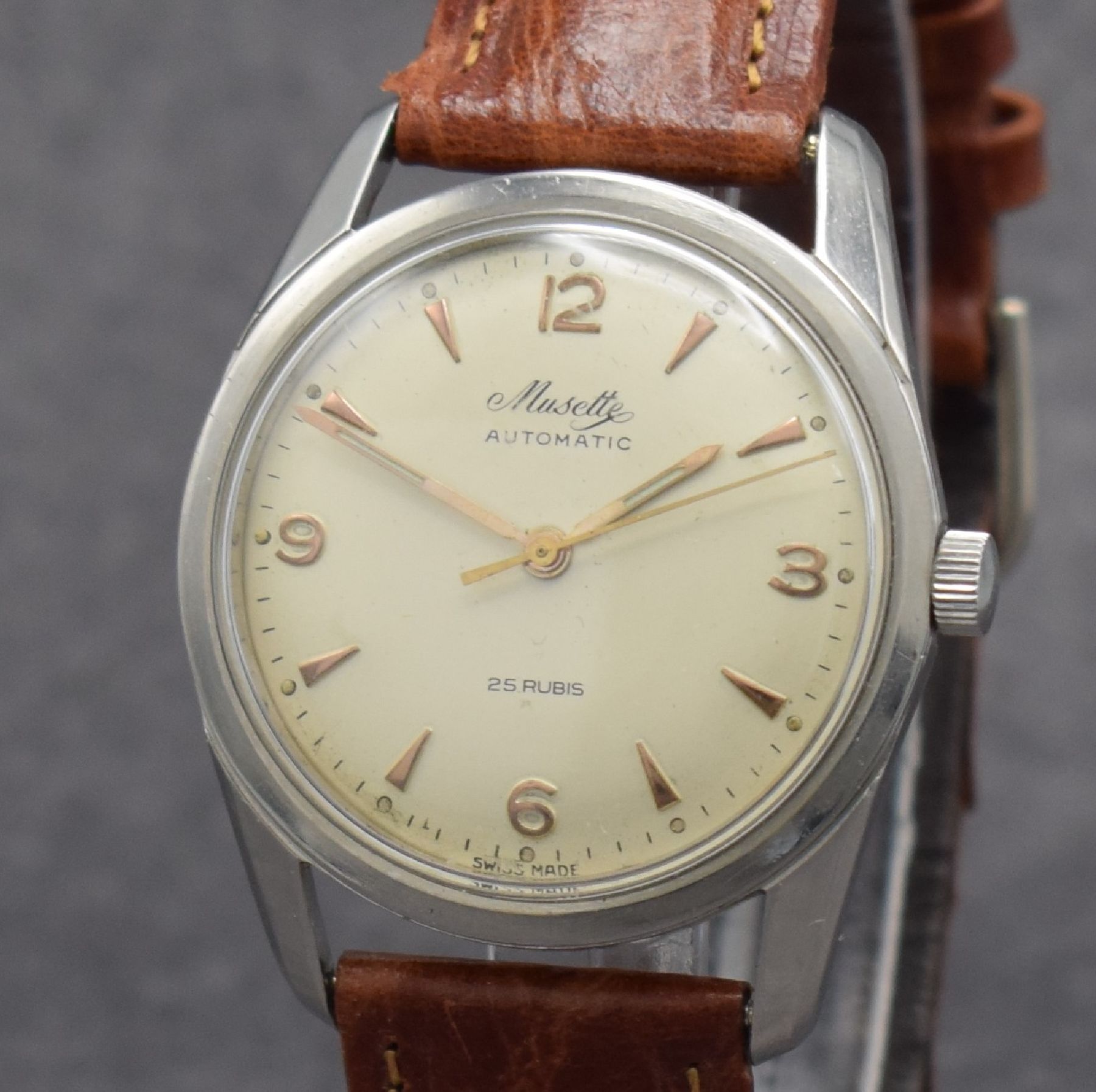 Detail m: Konvolut: 3 Herrenarmbanduhren, Schweiz um 1950 - 1960, 1) RECORD Watch Co, Automatik, verchr. Geh., Kal. 174, D. ca. 37 mm, 2) CYMA Cymaflex, ...
