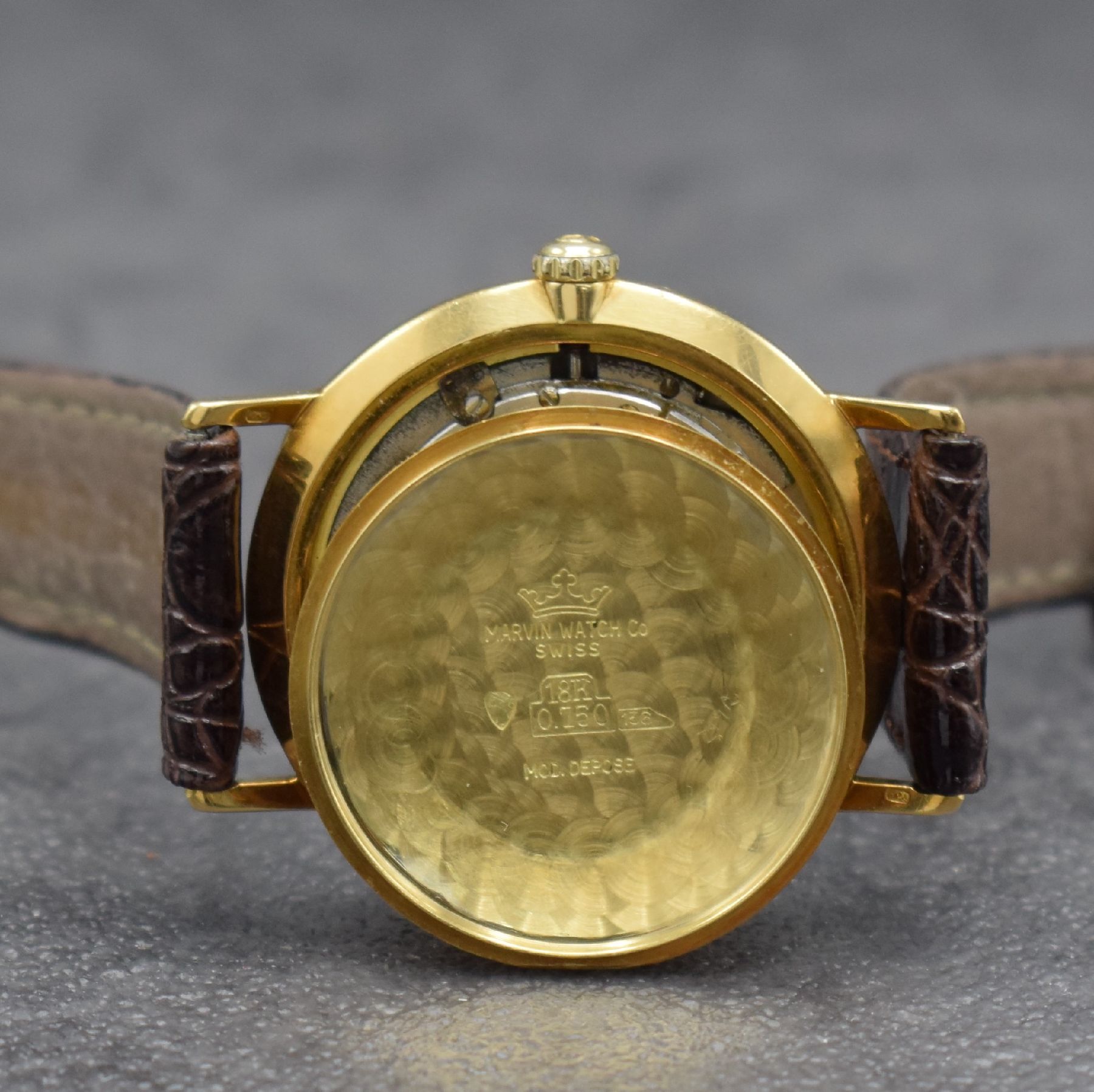 Detail h: MARVIN Herrenarmbanduhr in GG 750/000, Schweiz um 1960, Automatik, 3-teil. Geh., Boden & Glasrand aufgedr., silb. Zifferbl. m. aufges. Std.-Ind., ...