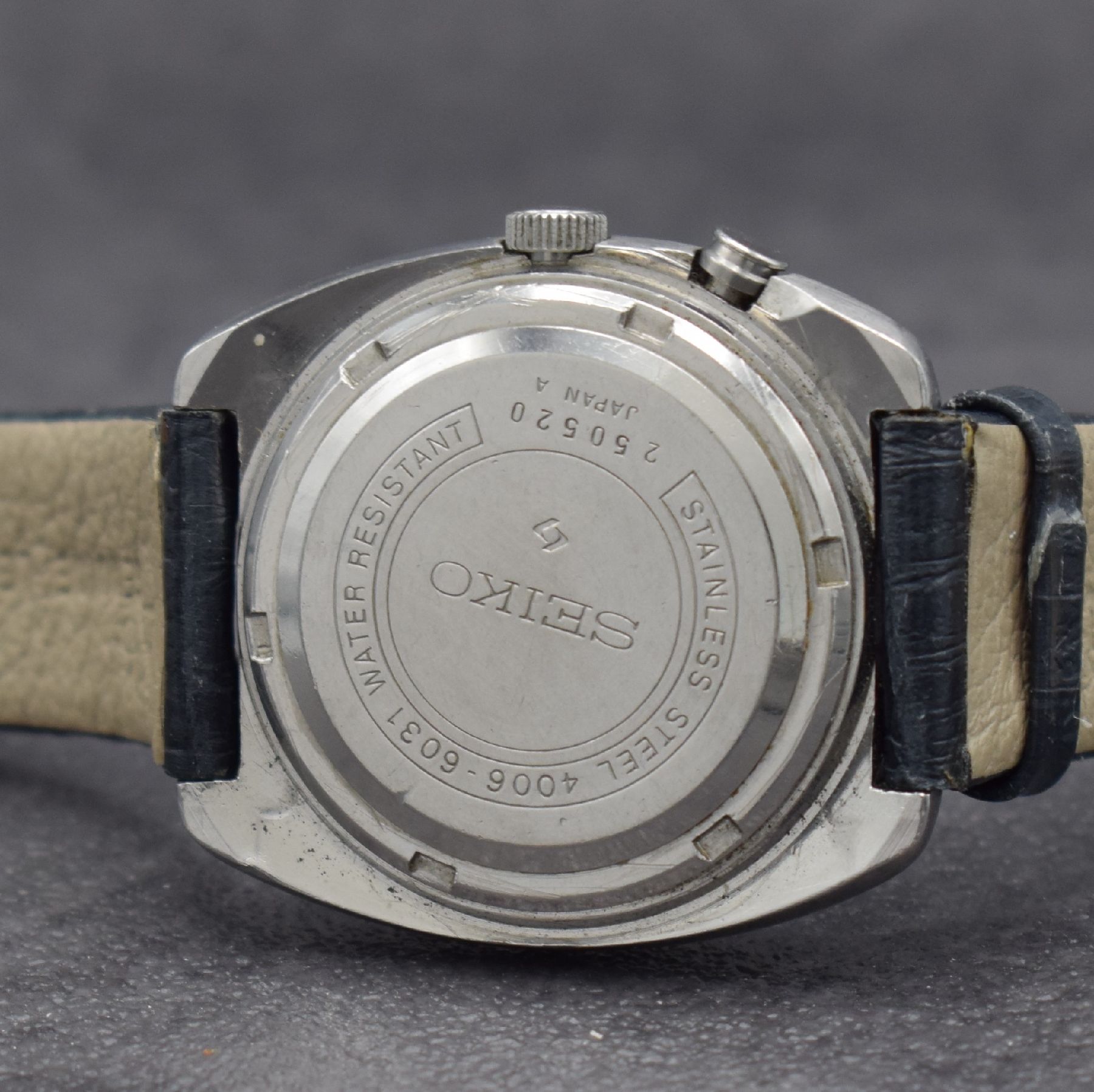 Detail c: 2 SEIKO Herrenarmbanduhren in Stahl, Japan um 1970, Automatik, 1) BELL-MATIC Ref. 4006- 6031, Boden geschr., dunkelblaues Zifferbl. m. aufges. ...