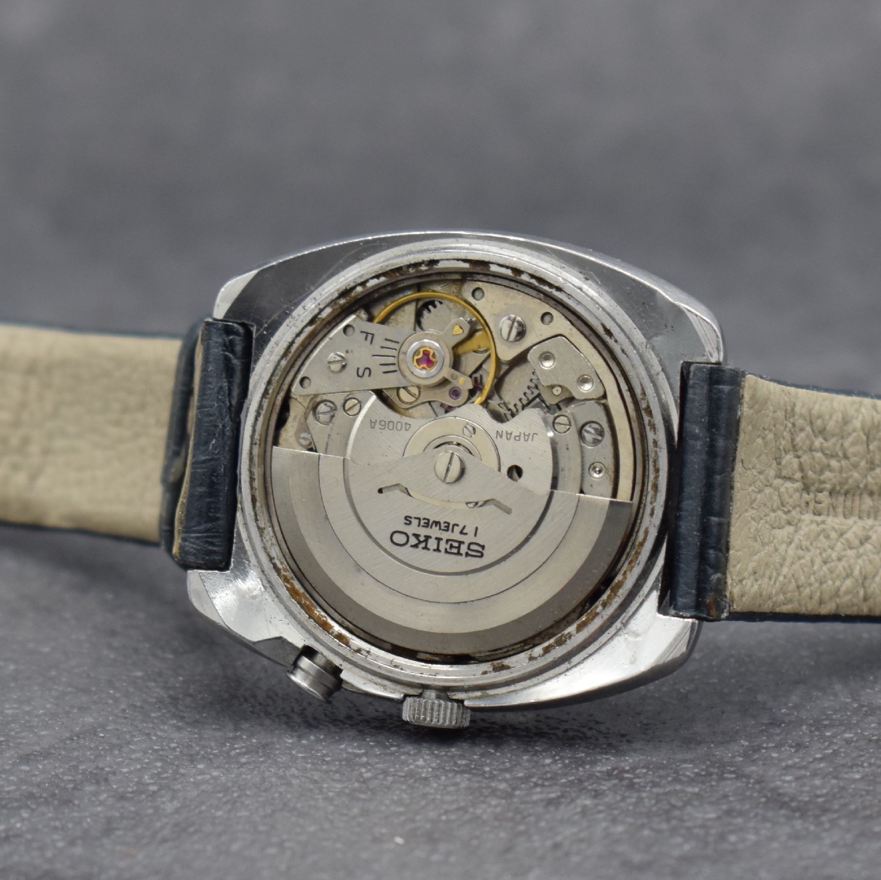 Detail e: 2 SEIKO Herrenarmbanduhren in Stahl, Japan um 1970, Automatik, 1) BELL-MATIC Ref. 4006- 6031, Boden geschr., dunkelblaues Zifferbl. m. aufges. ...