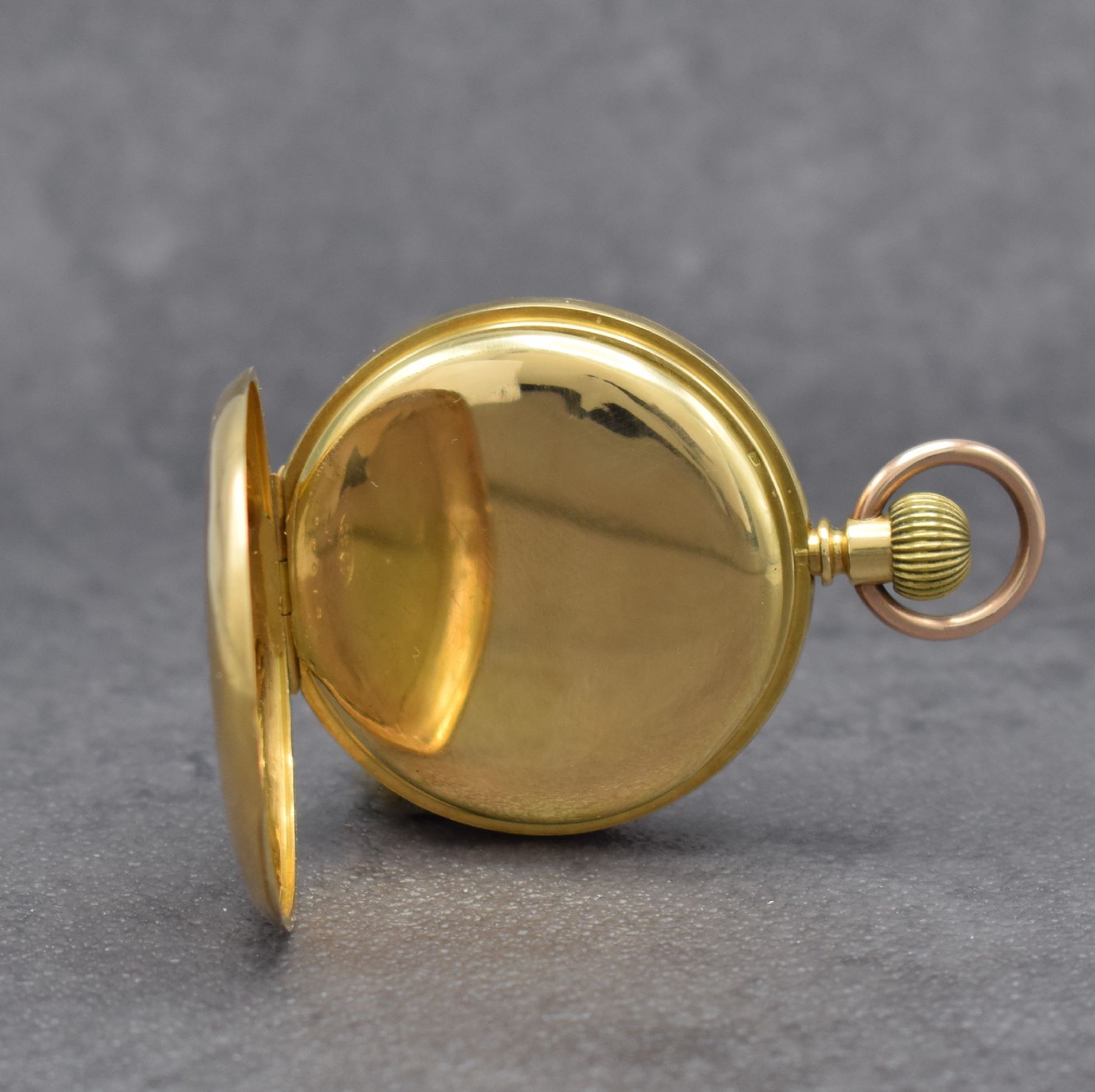 Detail e: Halbsavonette in GG 750/000, Schweiz um 1900, 3-Deckel Goldgeh. dell., Emailzifferbl. m. röm. Zahlen, Birnenzeiger, Sprungdeckel m. röm. Zahlen, ...