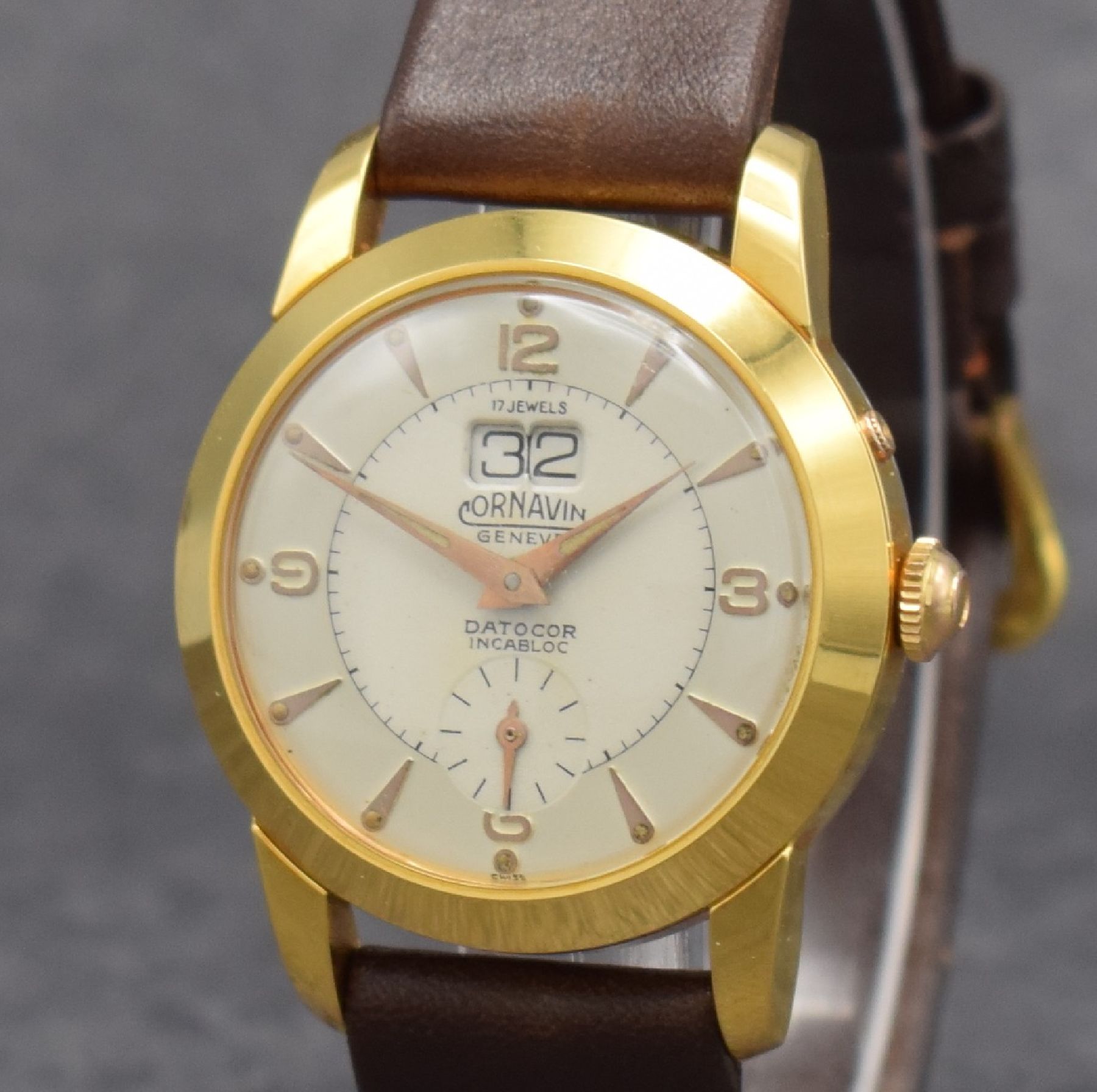 Detail c: CORNAVIN Datocor Armbanduhr mit Großdatum, Schweiz um 1950, Handaufzug, verg. Gehäuse, Stahlboden aufgedr., Korrekturdr. b. 2, silb. ...