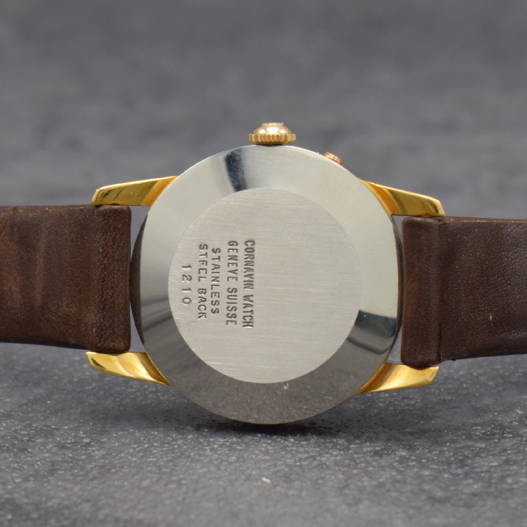 Detail e: CORNAVIN Datocor Armbanduhr mit Großdatum, Schweiz um 1950, Handaufzug, verg. Gehäuse, Stahlboden aufgedr., Korrekturdr. b. 2, silb. ...