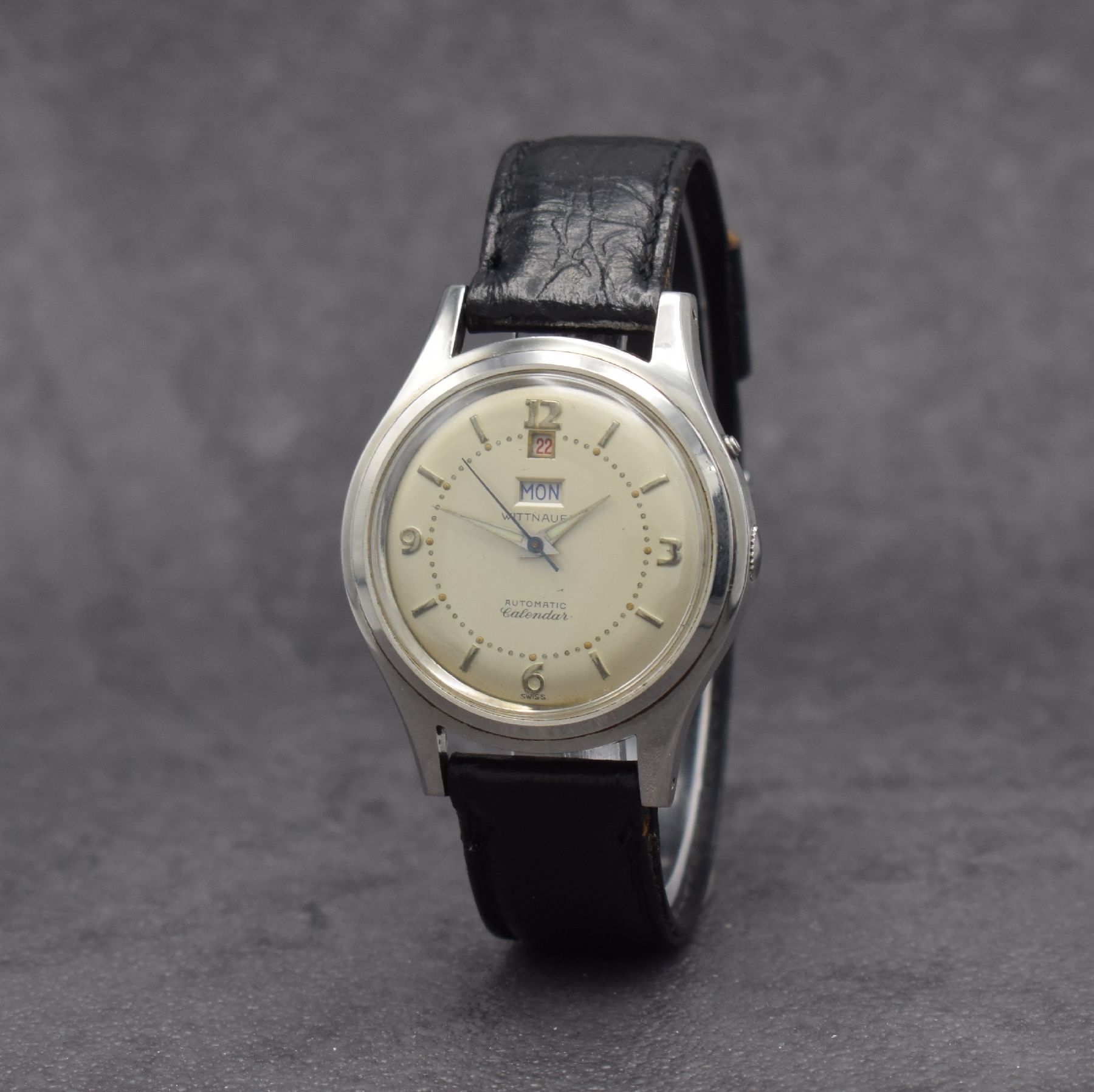 Detail b: WITTNAUER Calendar seltene Herrenarmbanduhr mit Wochentag & Datum, Schweiz um 1955, Automatik, 2-teil. Stahlgeh., Boden geschr., silb. Zifferbl. m. ...