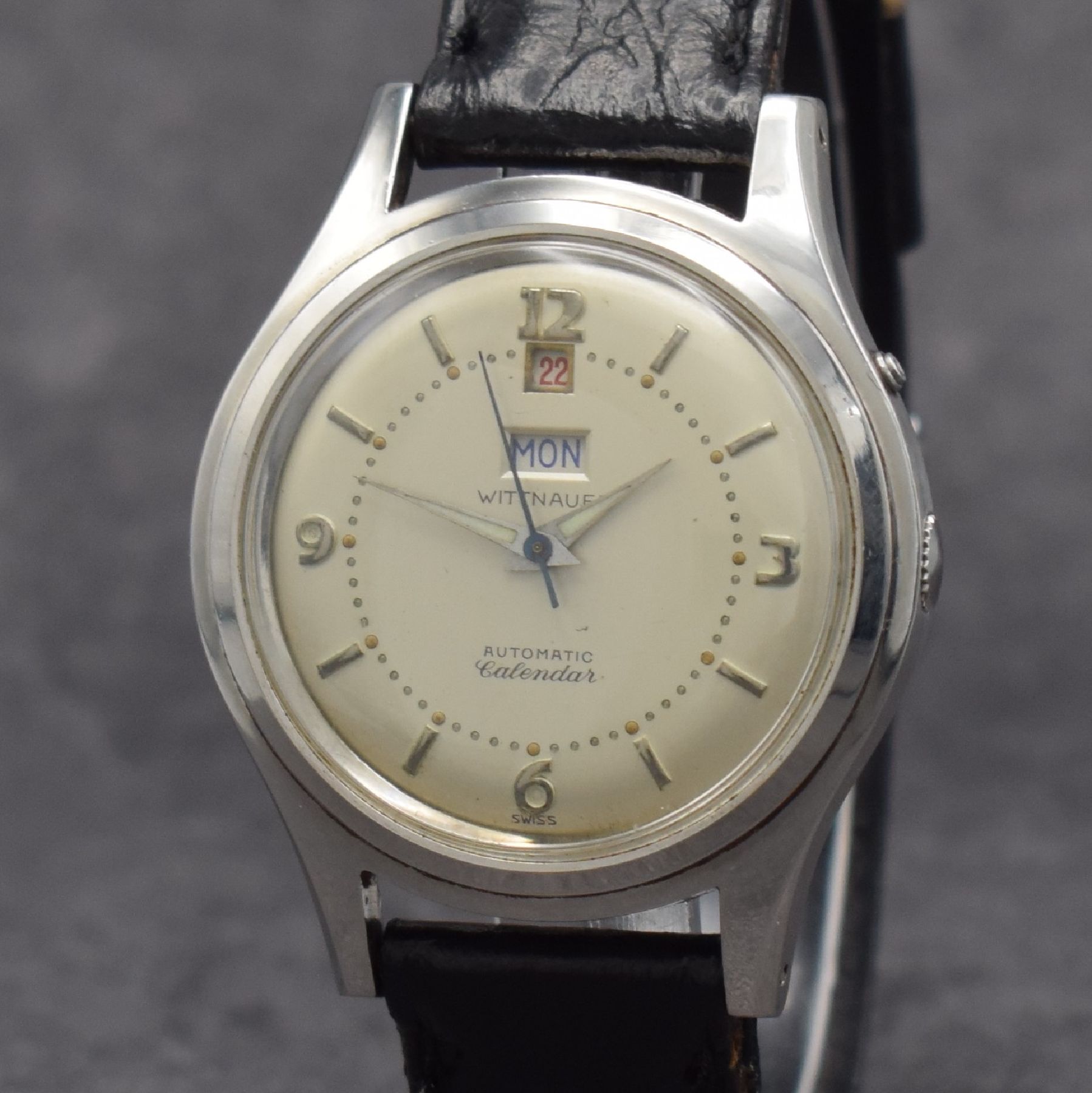 Detail c: WITTNAUER Calendar seltene Herrenarmbanduhr mit Wochentag & Datum, Schweiz um 1955, Automatik, 2-teil. Stahlgeh., Boden geschr., silb. Zifferbl. m. ...