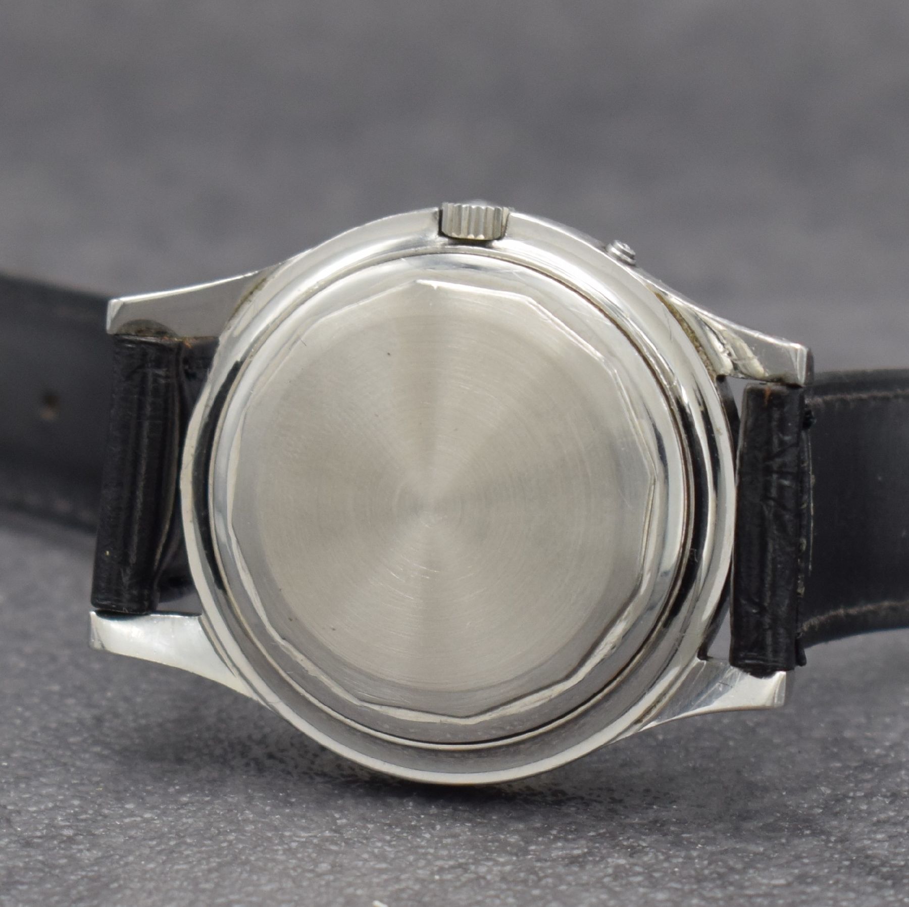 Detail e: WITTNAUER Calendar seltene Herrenarmbanduhr mit Wochentag & Datum, Schweiz um 1955, Automatik, 2-teil. Stahlgeh., Boden geschr., silb. Zifferbl. m. ...