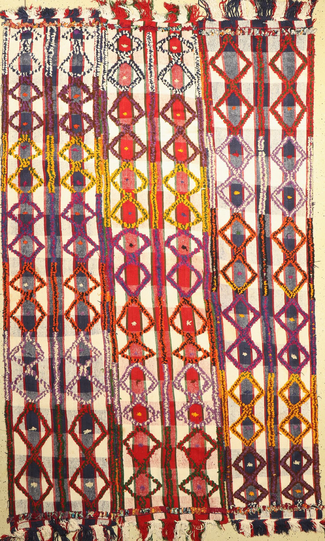 Marokko Kelim (relief), 3 Bahnig, um 1960, Wolle auf Baumwolle, ca. 290 x 177 cm, guter Zustand